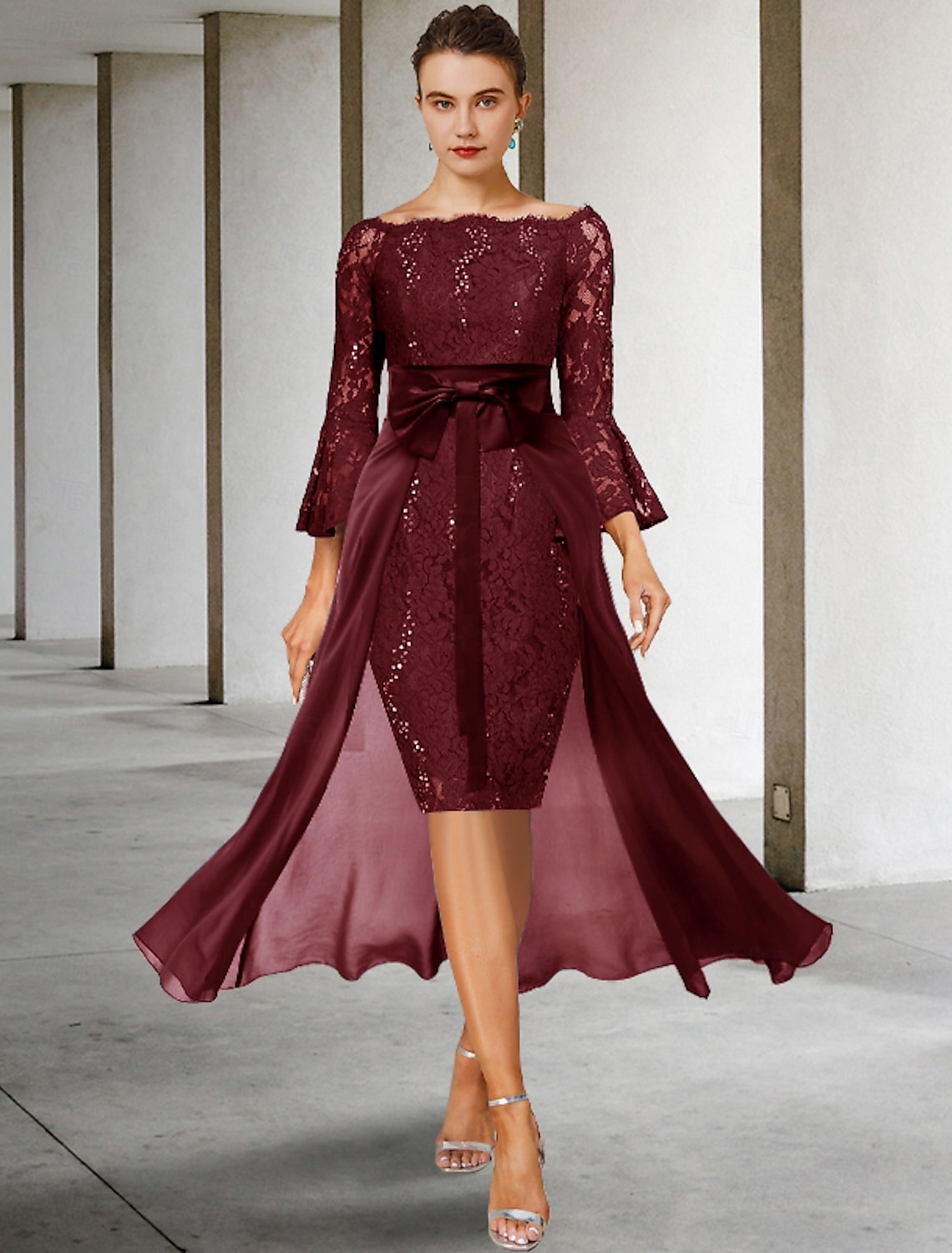 Twee Delige Sheath Moeder van de Bruid Jurk Formele Bruiloft Gast Elegante Feest Off Shoulder Knie Lengte Chiffon Kant Imiteerde Zijde 3/4 Lengte Mouw met Strik(ken) 2025 gratis op maat 2025 - $155.99 –P5