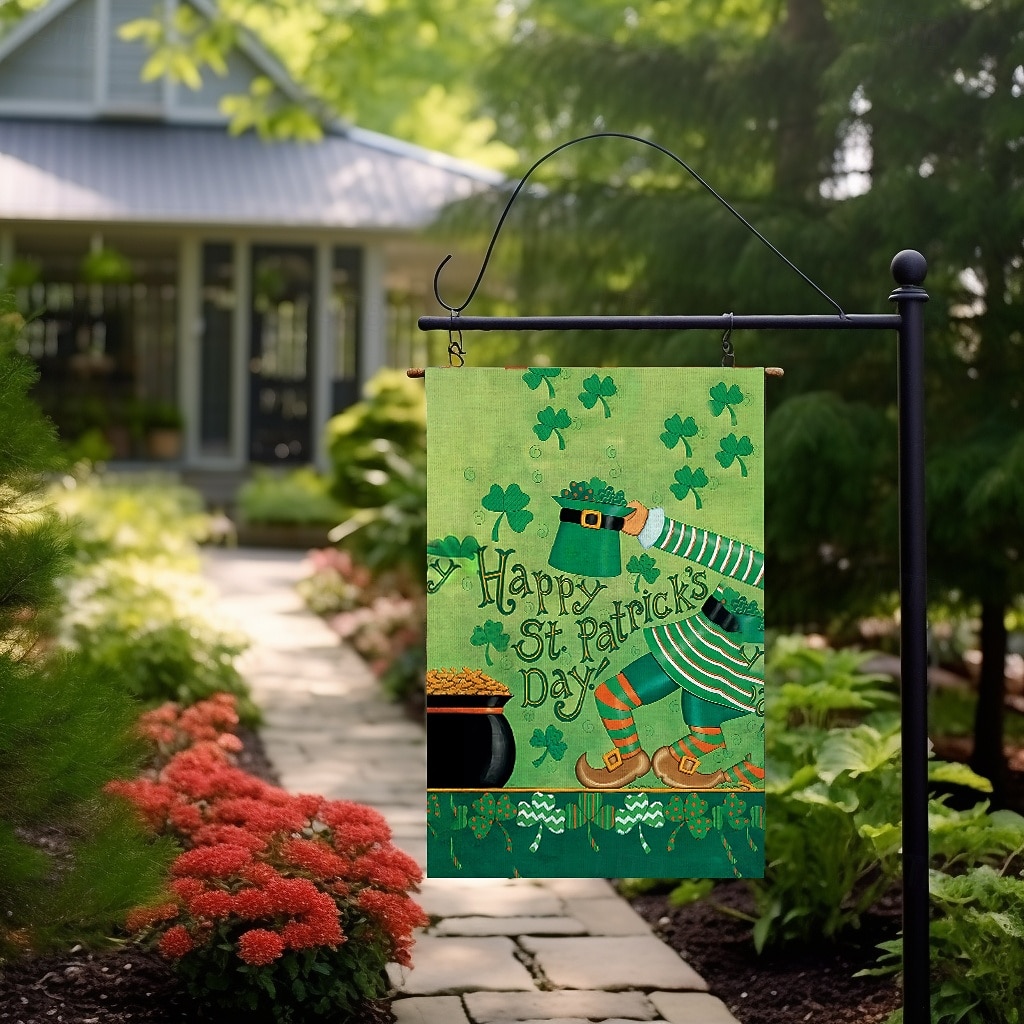 2026年 聖パトリックの日 ガーデンフラッグ 12x18インチ 屋外装飾 ウェルカムガーデンパティオフラッグ 幸運のシャムロック 金の小人 ヤードフラッグ 両面 ホリデー 屋外フラッグ 1個  コレクション – $10.99 –P3