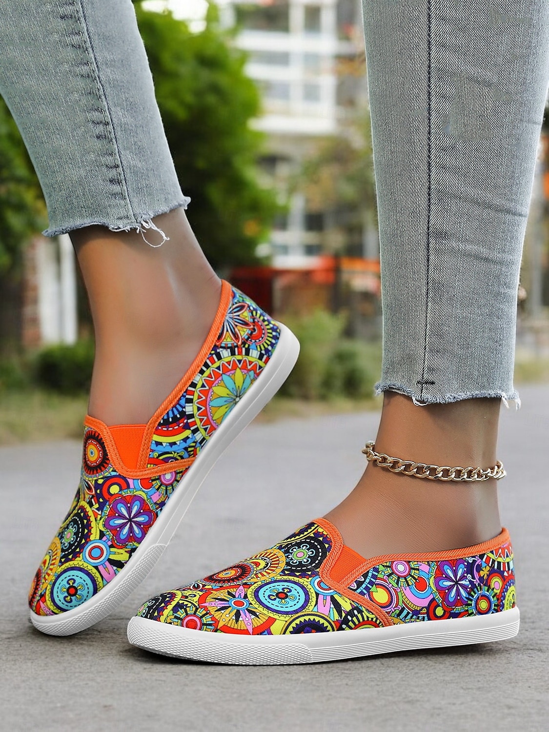 chaussures à enfiler en toile à imprimé mandala vibrant pour femmes – chaussures plates décontractées et confortables pour le quotidien et les voyages de 2025 ? $18.99 –P4