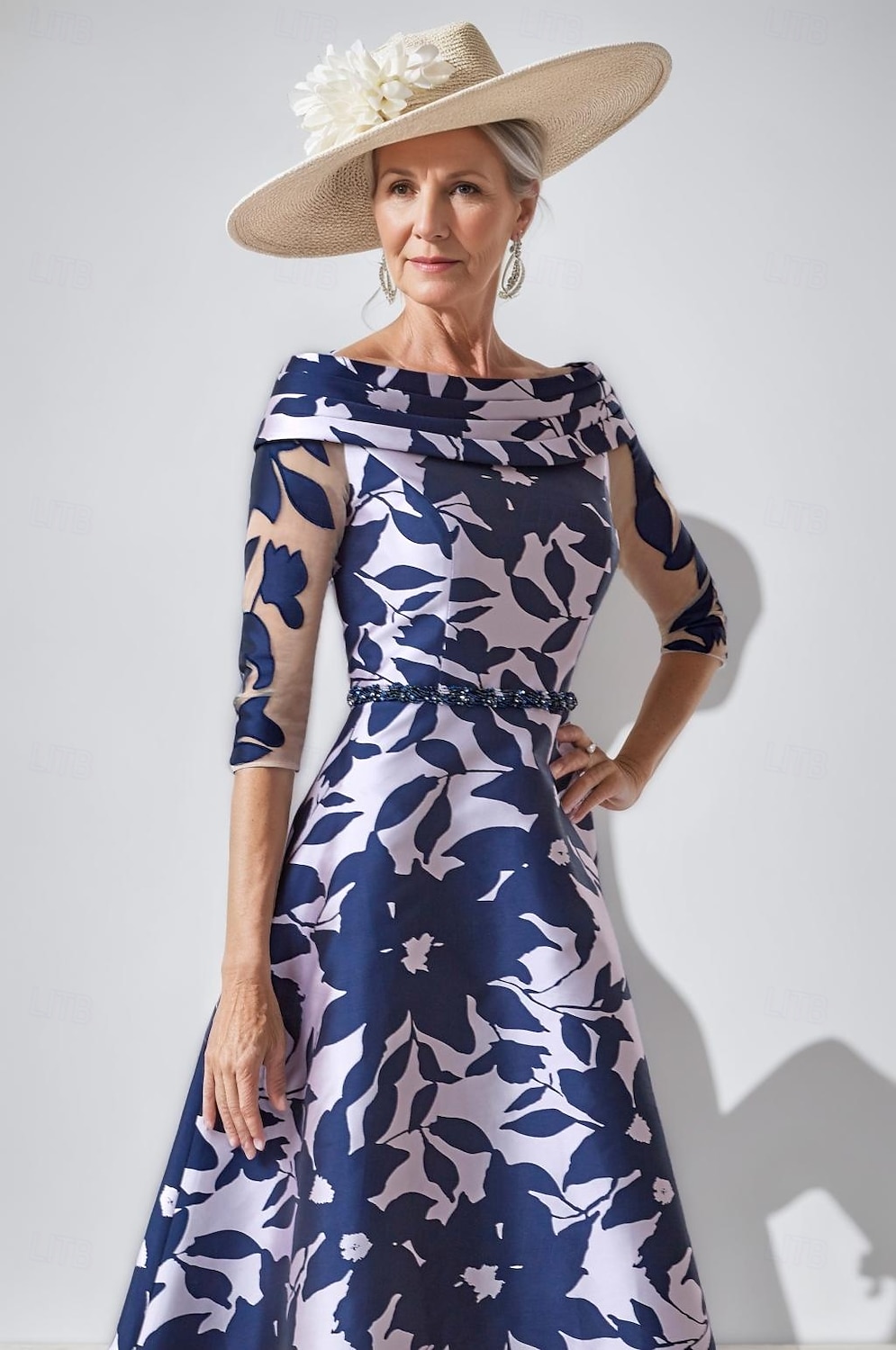 A-linjeformad klänning Brudens mor Klänning Elegant Enkel Båt hals snitt Tea-längd Satin 3/4-lång ärm med blommigt tryck Plisseringar Derbyklänning Raceday Klänning Bröllopsgästklänning 2025 2025 - $189.99 –P4
