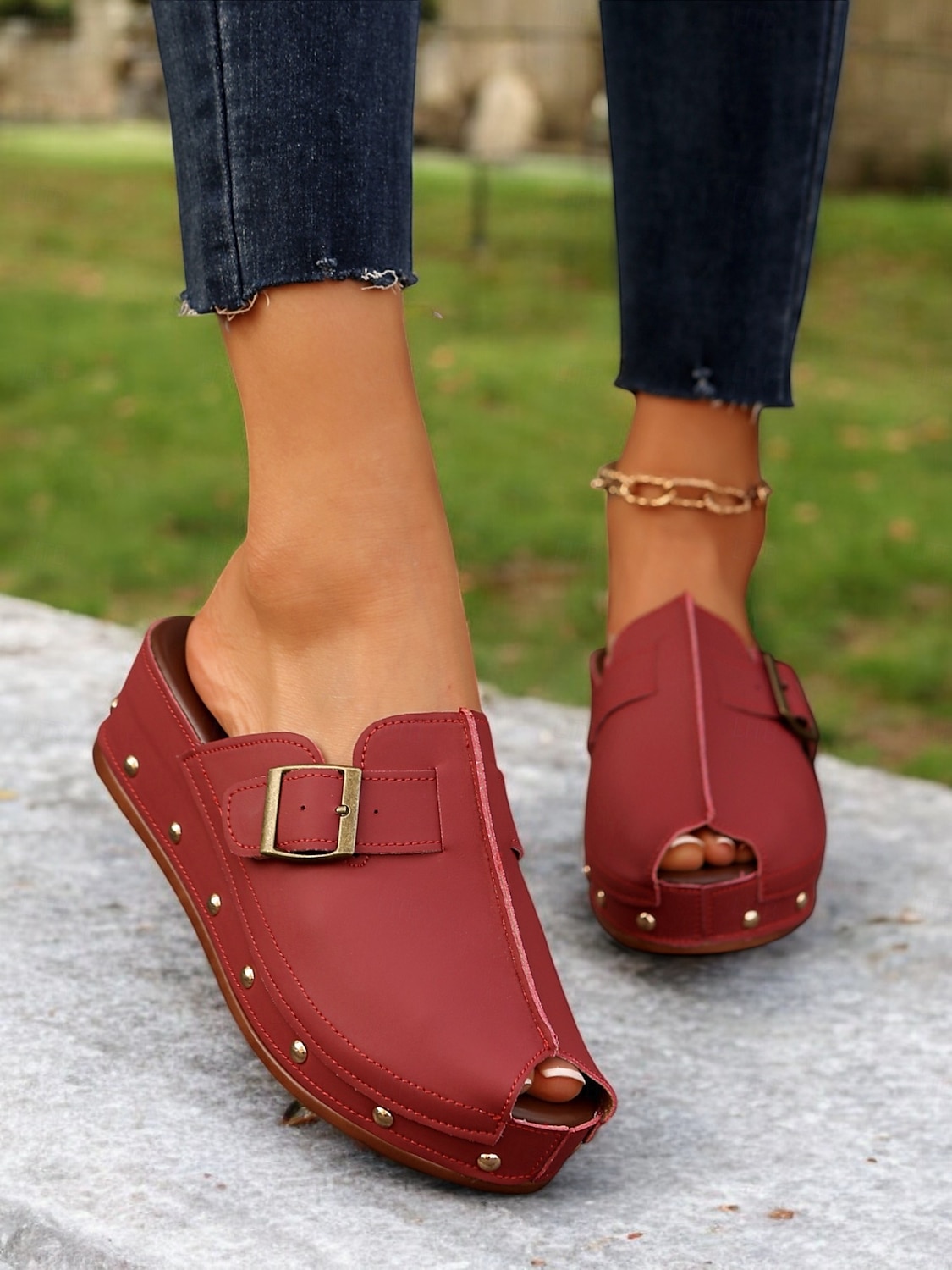 női peep-toe wedge öszvérek csatos pántokkal és szegecses díszítéssel – kényelmes felbújós szandál hétköznapi viselethez és nyári kirándulásokhoz 2025 - $26.99 –P6