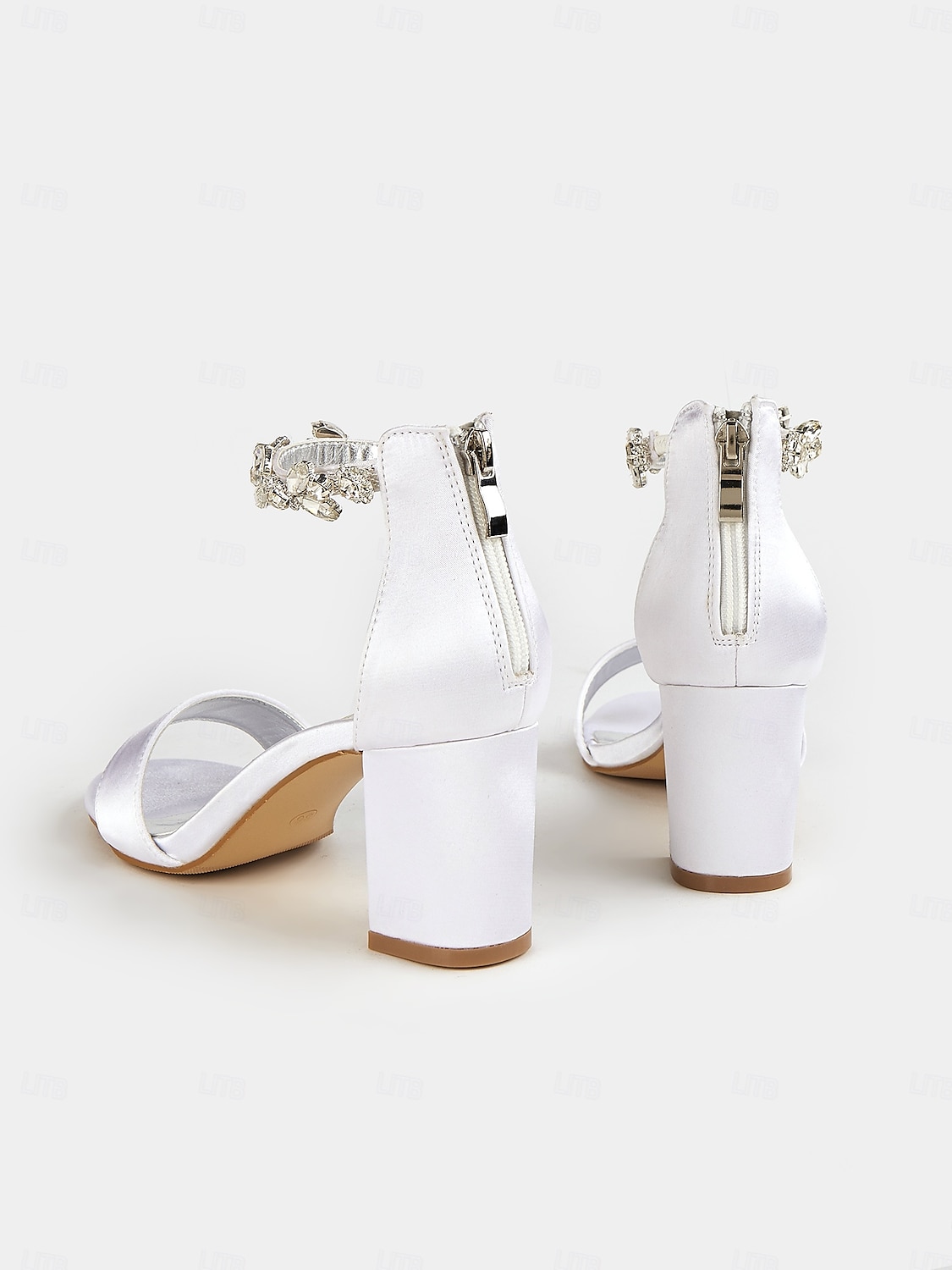 weiße Satin-Brautsandalen mit Blockabsatz und floralem Fesselriemchen – perfekt für Hochzeiten und Empfänge 2025 - $46.99 –P4