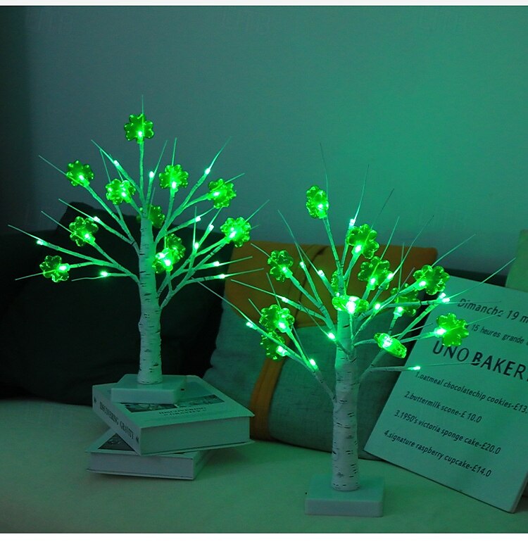 Veilleuse décorative trèfle de la Saint-Patrick 45 cm 13 LED - USB/batterie double alimentation avec télécommande 8 fonctions pour décoration d'ambiance de fête intérieure 1 pièce de 2025 ? $29.99 –P12