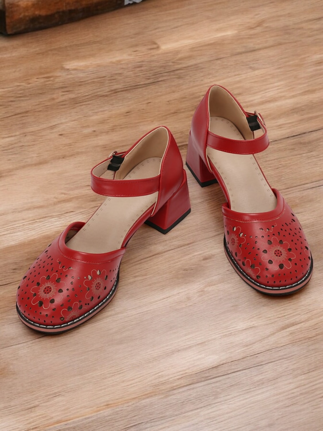 Weiße Mary-Jane-Schuhe mit niedrigem Absatz für Damen – lasergeschnittenes Blumendesign, Vintage-Stil für legere und formelle Anlässe 2025 - $54.99 –P4