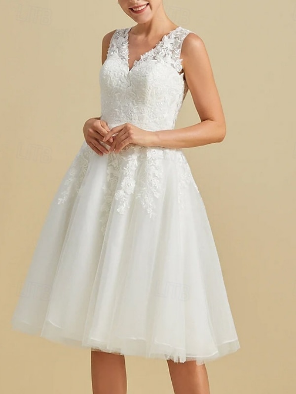 Abiti bianchi per la piccola laurea Abiti da matrimonio Abito A-Line Collo a V Senza maniche Lunghezza ginocchio in raso Abiti da sposa con applicazioni del 2025 a $171.99 –P4
