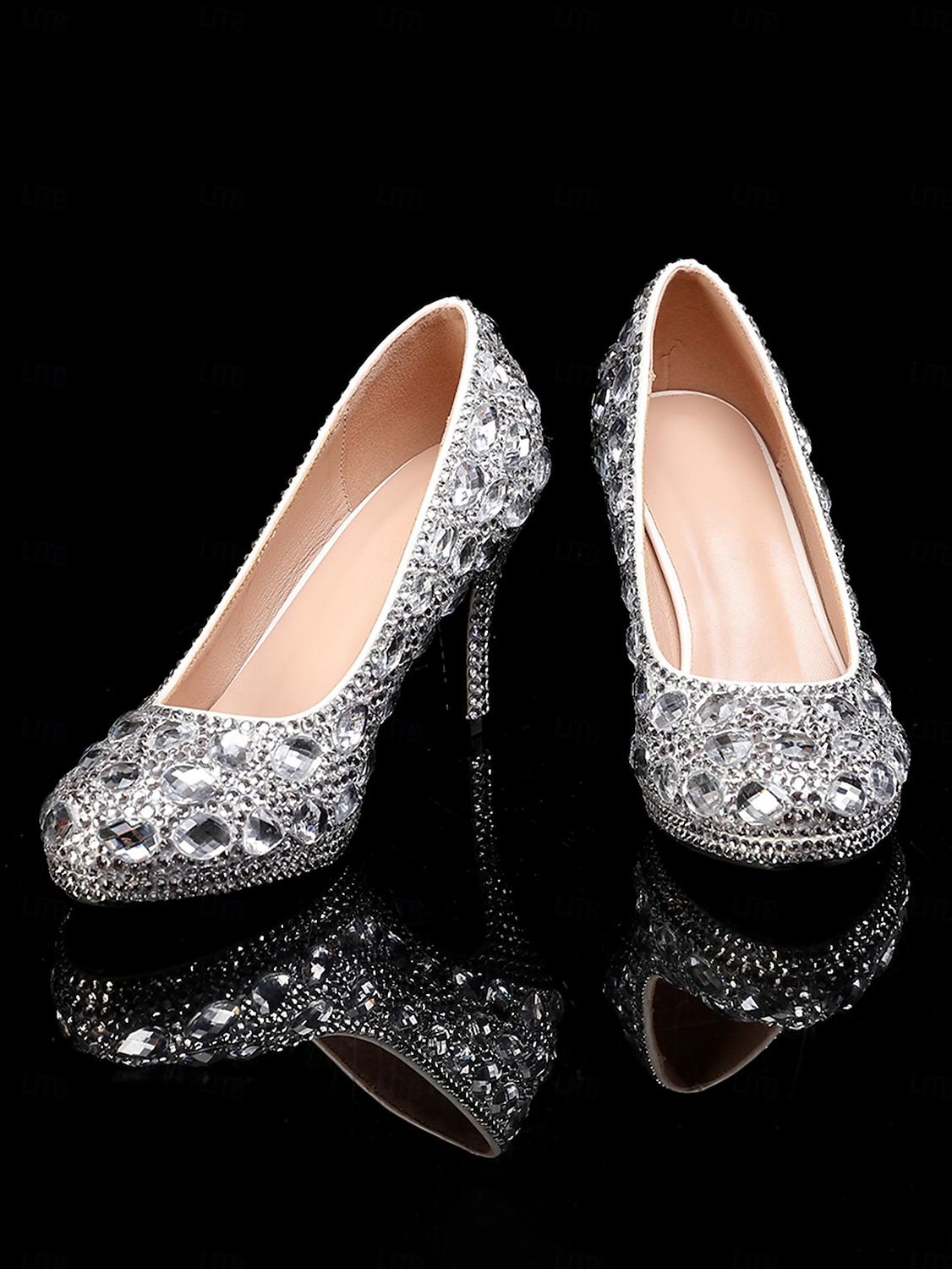 talons aiguilles ornés de cristaux dorés avec pochette assortie – ensemble de soirée et de mariage élégant pour femme de 2025 ? $109.99 –P7