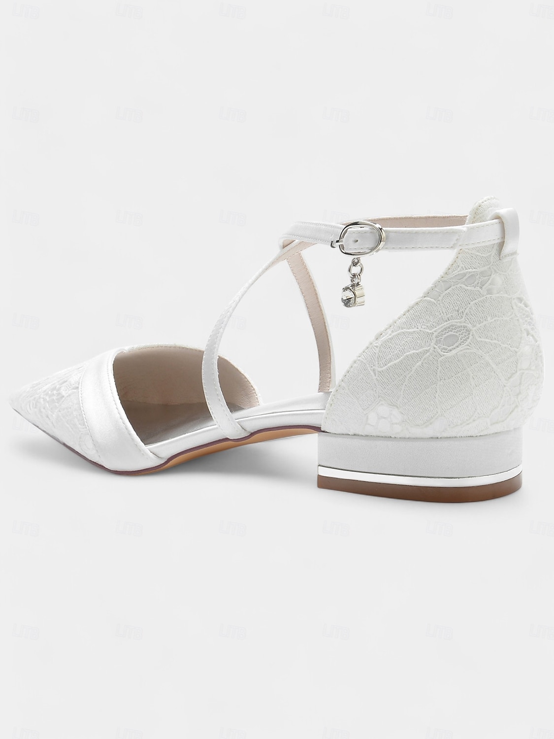 chaussures à talons bas en satin bleu marine avec brides croisées et superposition de dentelle pour événements formels et mariages pour femmes de 2025 ? $64.99 –P4