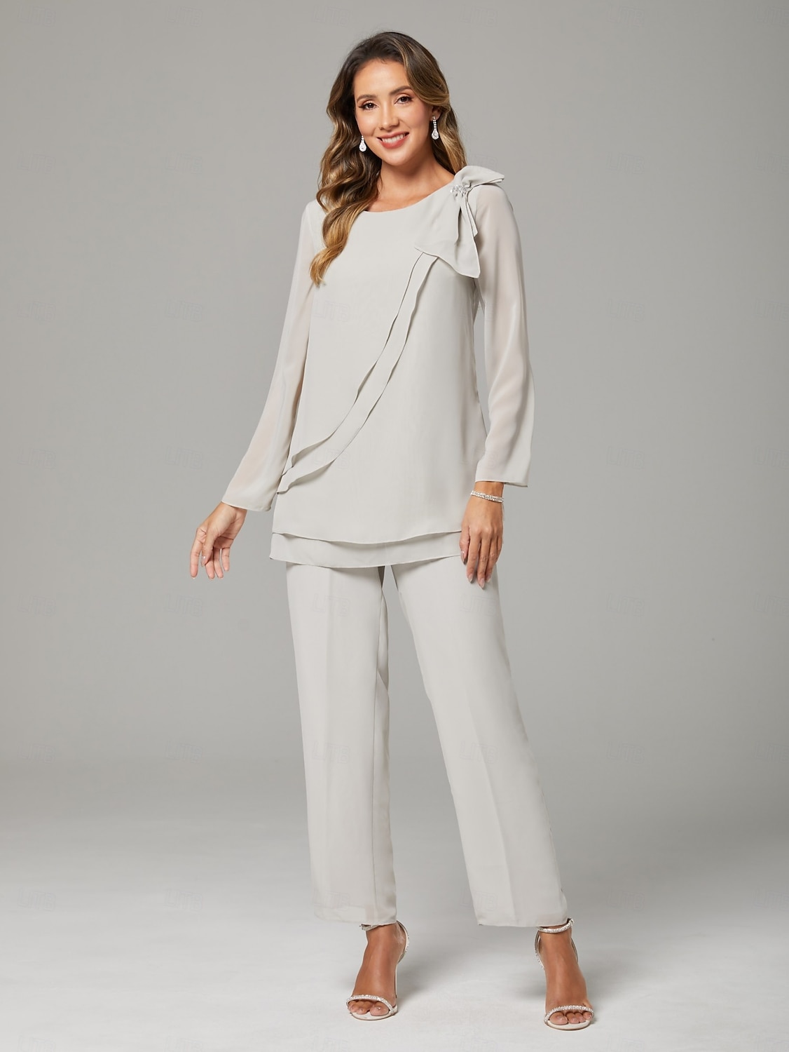 Tuta a Due Pezzi  Completo da Pantaloni per Madre della Sposa Elegante Taglia Plus Collo a Giada Lunghezza Completa Chiffon Maniche Lunghe con Fiocco(i) Ruches del 2025 a $156.99 –P1