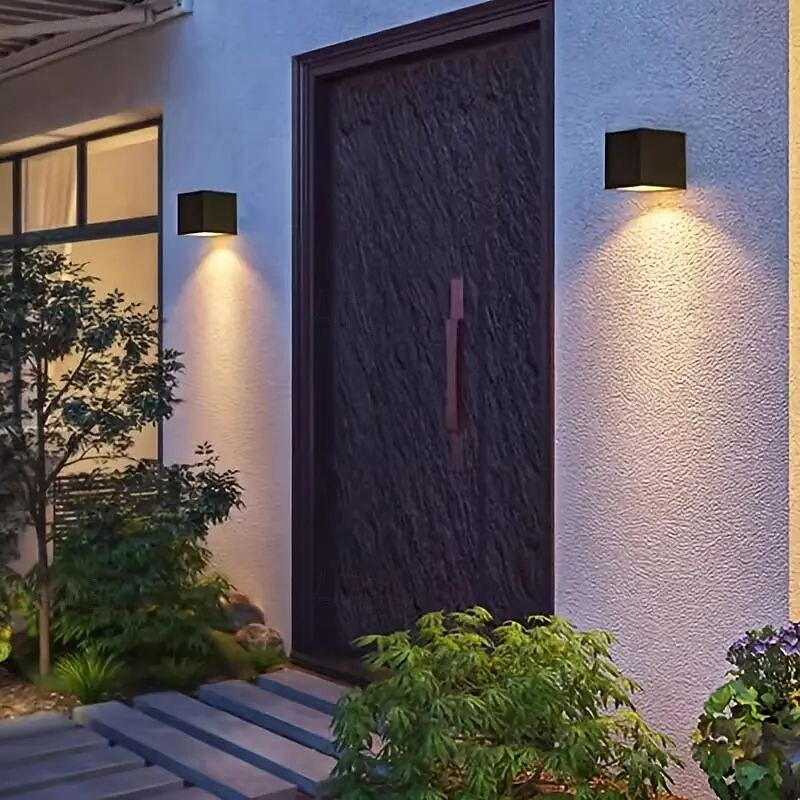 2025年 ソーラーウォールライト 防水 屋外 温白色/RGB LED 装飾照明 庭 ガーデン 外壁用 屋外ソーラーフェンスライト 2個  コレクション – $51.99 –P8