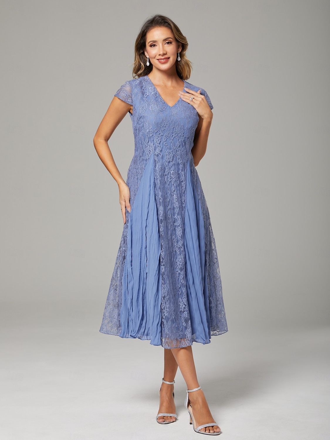 Robe fourreau  colonne Mère de la mariée Robe d'invitée Mariage Élégante Fête Petite Taille Décolleté en V Longueur thé Dentelle Manches courtes avec plis Couleur unie Midi Robe de 2025 ? $155.99 –P1