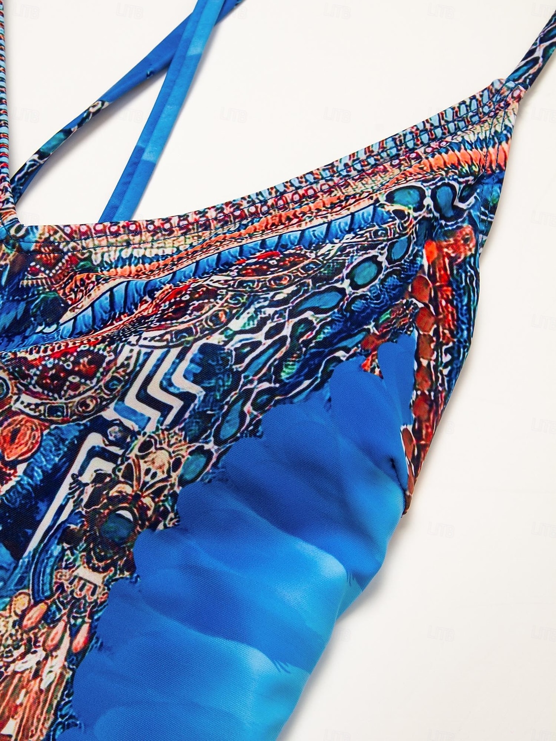 Maiô de férias com estampa de leopardo e penas, tecido elástico de alta elasticidade e amarração nas costas. de 2026 por $44.99 –P13