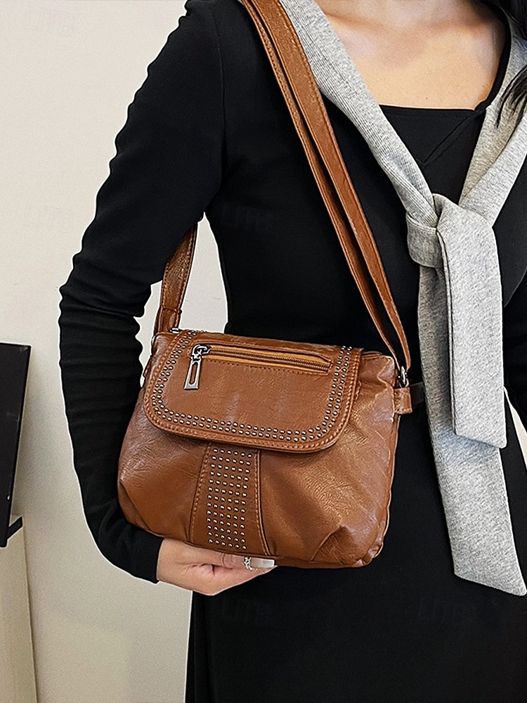 brun crossbody-väska i konstläder med dubbdetaljer – avslappnad, trendig handväska för vardagsbruk, shopping och utflykter svart röd blå 2025 - $19.99 –P9