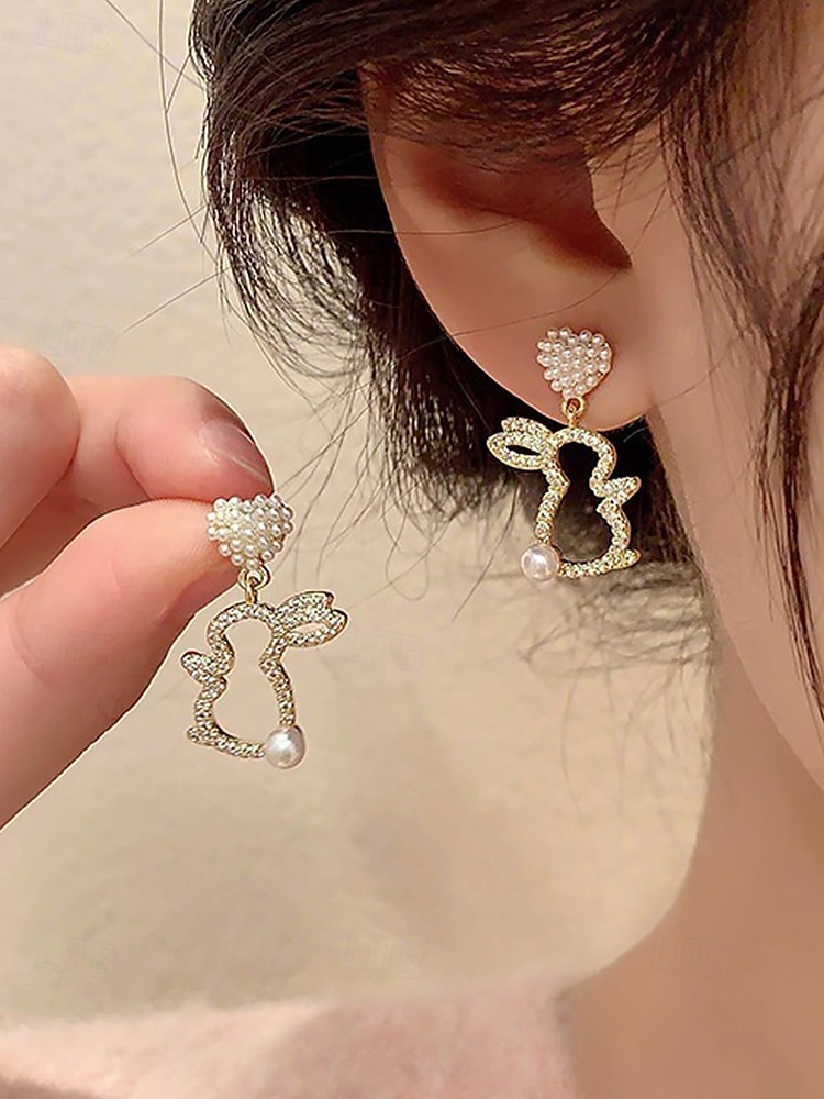 Boucles d'oreilles lapin de Pâques pour femme - motif cœur avec détails en cristal et ornements en perles, jolies boucles d'oreilles pour femme plaquées or, parfaites pour Pâques, les fêtes de printemps et les sorties décontractées de 2025 ? $7.99 –P2