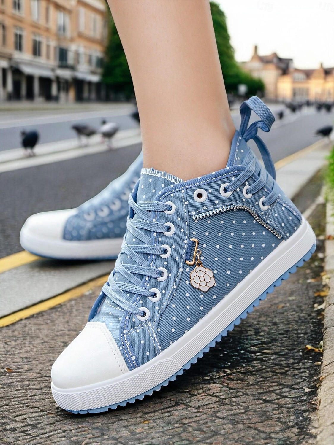 baskets montantes en toile à pois pour femmes – chaussures décontractées en denim à lacets avec charme floral, streetwear élégant pour un usage quotidien et en voyage de 2025 ? $24.99 –P2