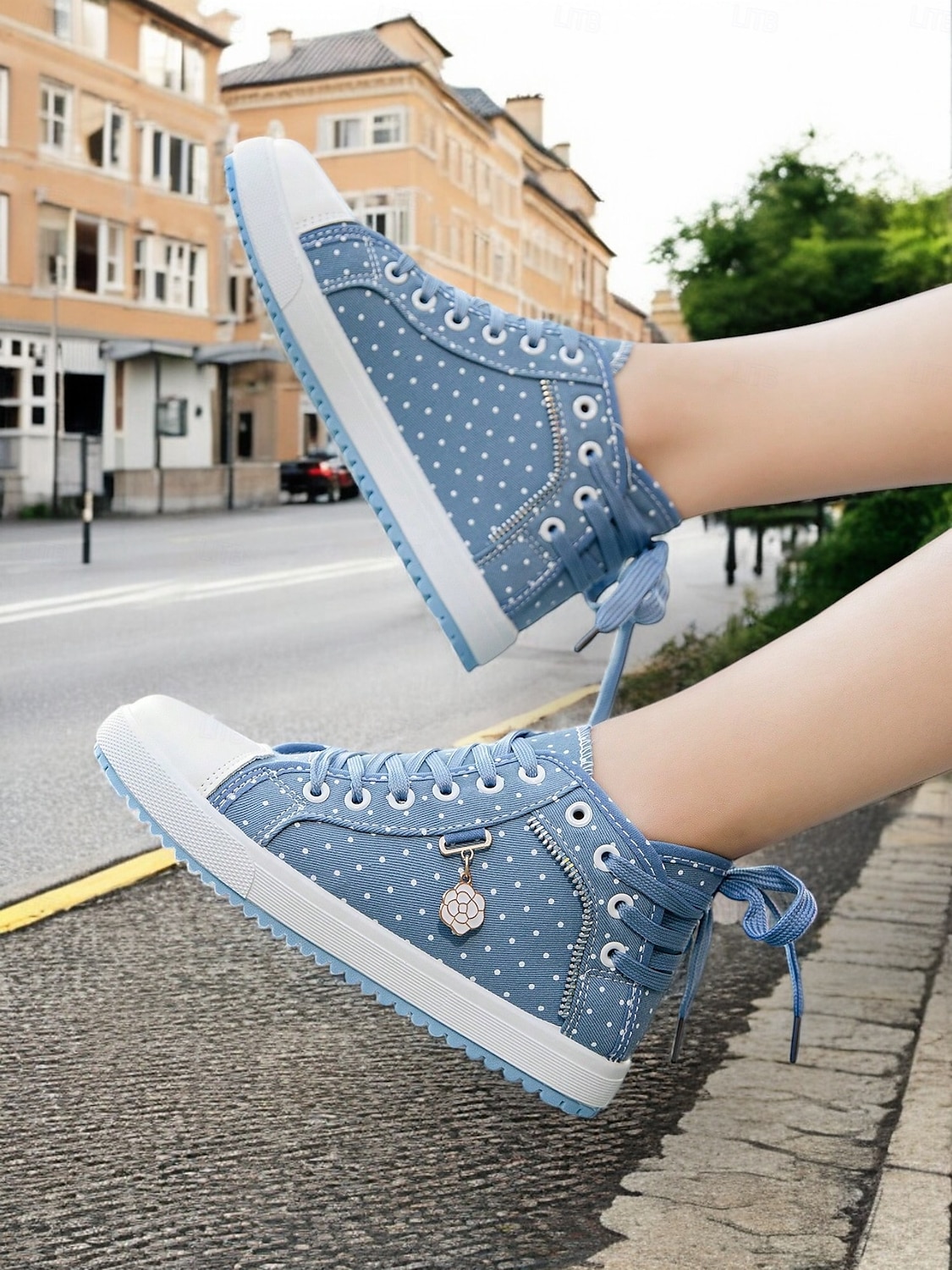 baskets montantes en toile à pois pour femmes – chaussures décontractées en denim à lacets avec charme floral, streetwear élégant pour un usage quotidien et en voyage de 2025 ? $24.99 –P4