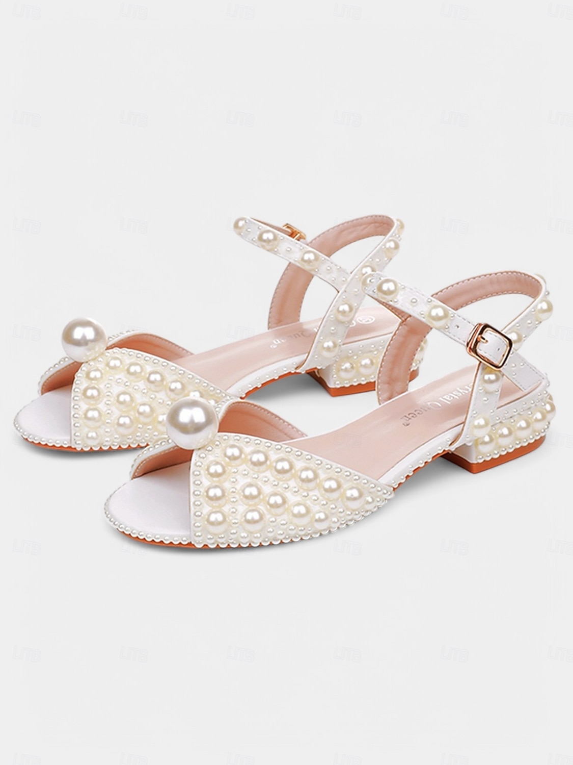 Sandales de mariée blanches en perles, chaussures à petit talon bloc et bride cheville pour les mariages champêtres et formels. de 2026 ? $69.99 –P2