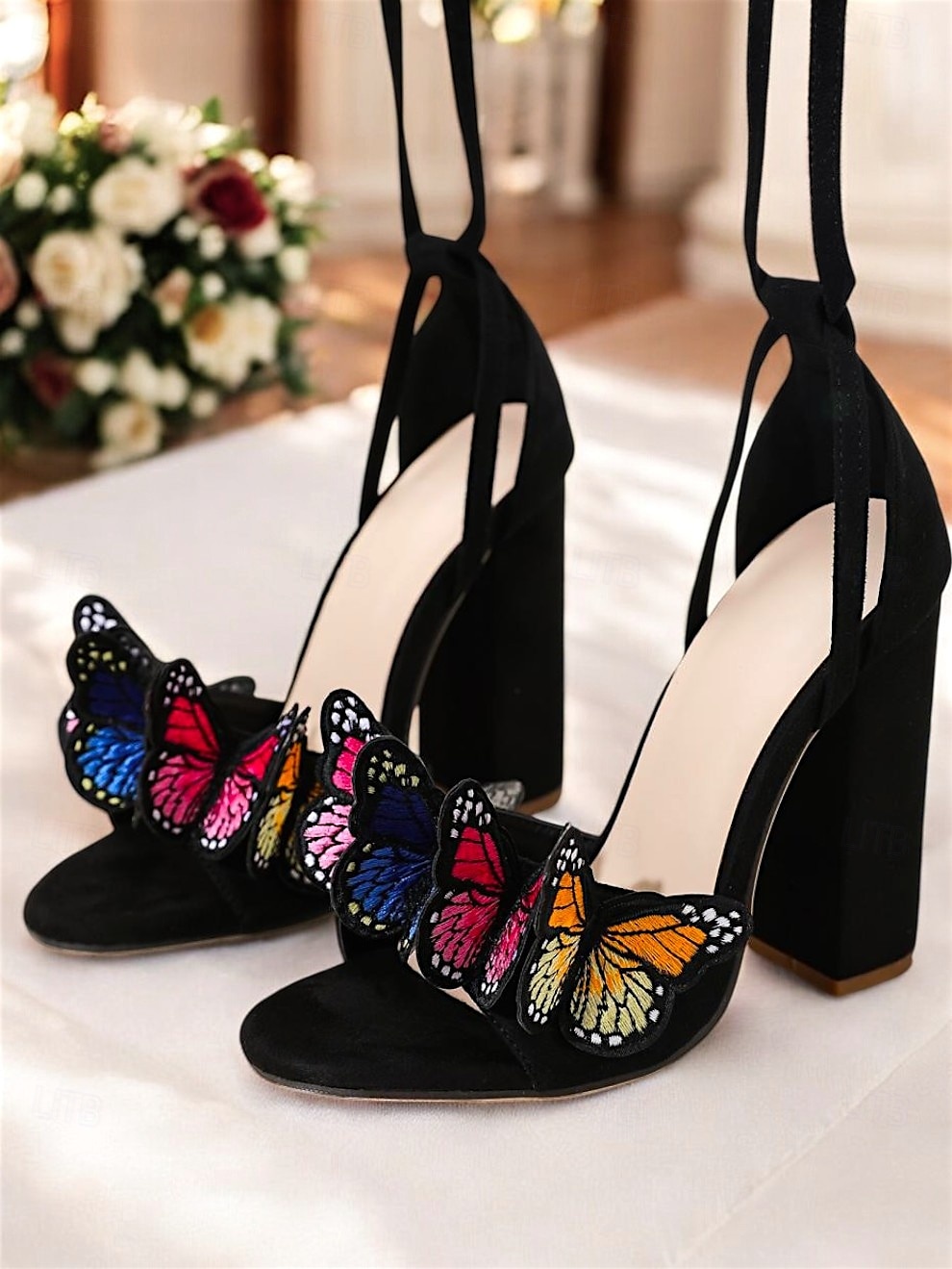 sandali con tacco alto decorati con farfalle nere per donna – design con lacci e cinturini, dettagli colorati a farfalla, perfetti per feste, matrimoni e occasioni speciali del 2025 a $46.99 –P1