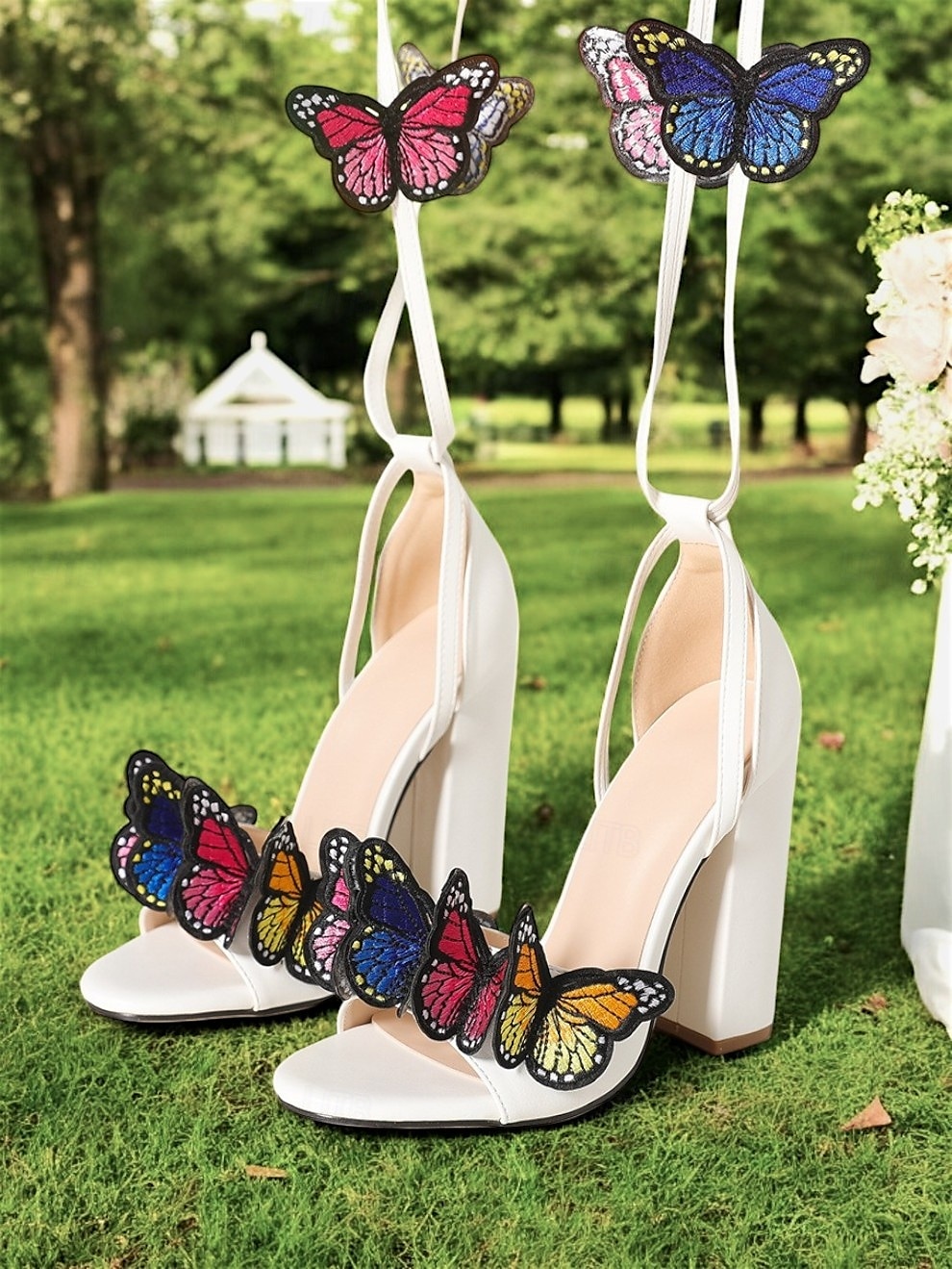 sandali con tacco alto decorati con farfalle nere per donna – design con lacci e cinturini, dettagli colorati a farfalla, perfetti per feste, matrimoni e occasioni speciali del 2025 a $46.99 –P2