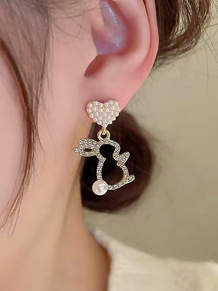 Boucles d'oreilles lapin de Pâques pour femme - motif cœur avec détails en cristal et ornements en perles, jolies boucles d'oreilles pour femme plaquées or, parfaites pour Pâques, les fêtes de printemps et les sorties décontractées de 2025 ? $7.99 –P1