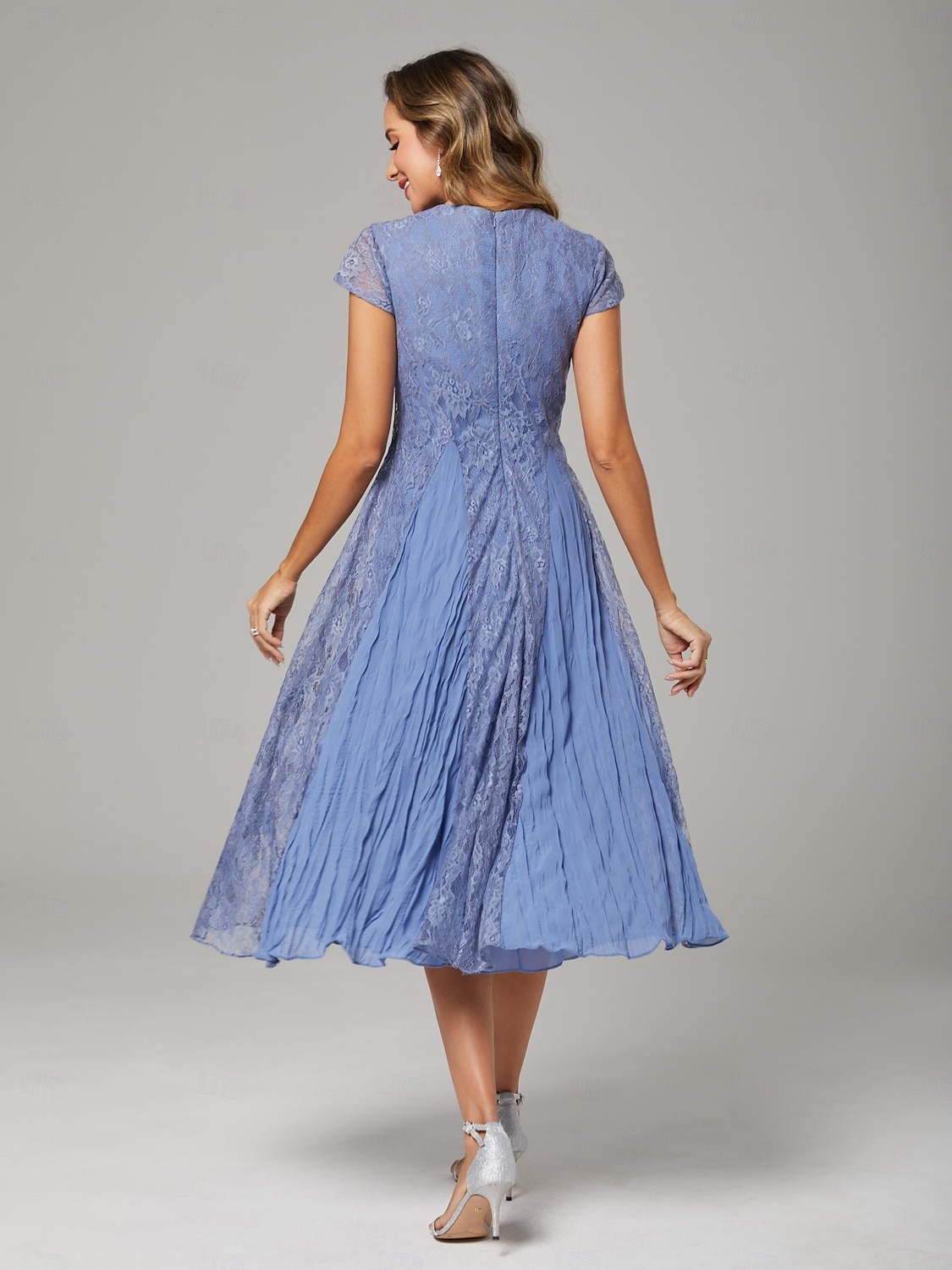 Robe fourreau  colonne Mère de la mariée Robe d'invitée Mariage Élégante Fête Petite Taille Décolleté en V Longueur thé Dentelle Manches courtes avec plis Couleur unie Midi Robe de 2025 ? $155.99 –P2