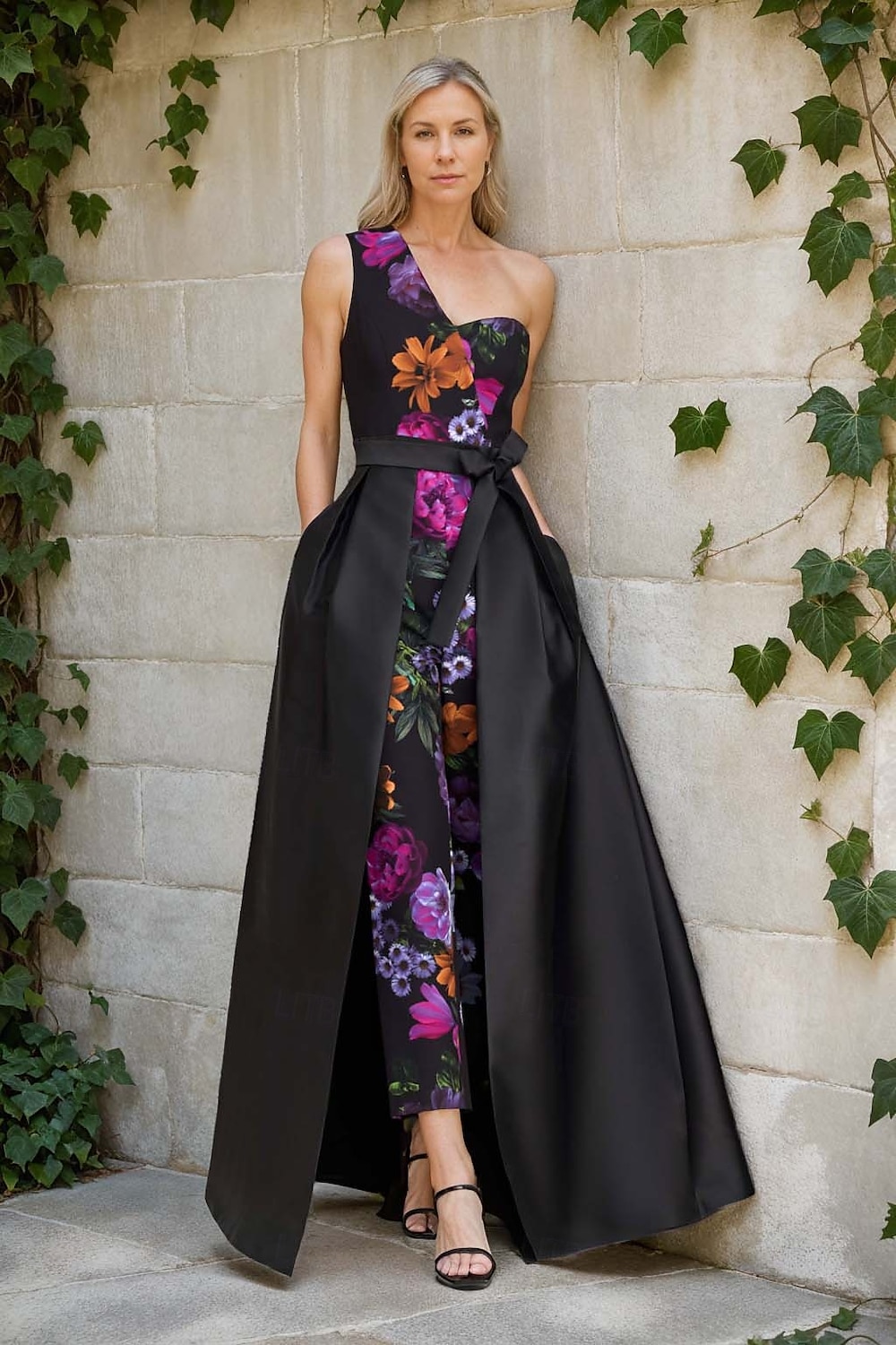 Macacão  Conjunto de Calças Mãe da Noiva Estampa Floral Elegante Simples Minimalista Um Ombro Comprimento do Chão Cetim Sem Mangas com Cinto  Fita Vestido Convidada de Casamento 2025 de 2025 por $191.99 –P1