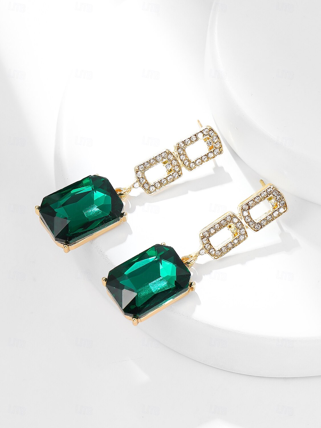 Femme Emeraude Zircon Boucles d'Oreille Géométrique Espérer Béni mode simple Des boucles d'oreilles Bijoux Vert Pour Carnaval Fête scolaire 1 paire de 2025 ? $10.49 –P2