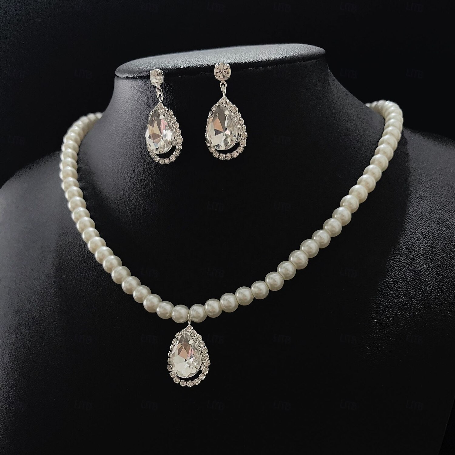 Boucles d'oreilles en forme de goutte d'eau plaqué argent avec collier en perles de 2025 ? $11.49 –P2