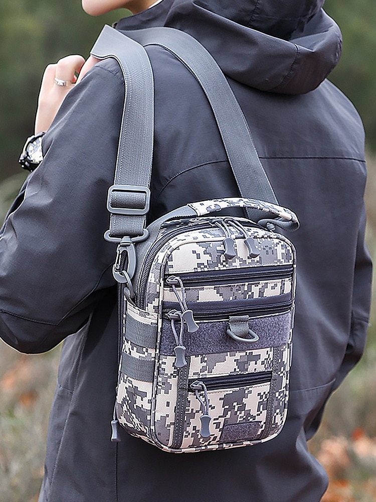 borsa a tracolla mimetica digitale multifunzionale da uomo con tasche multiple - stile tattico per gli amanti dell'outdoor, escursionismo, viaggi e uso quotidiano bianco nero verde del 2025 a $18.99 –P1