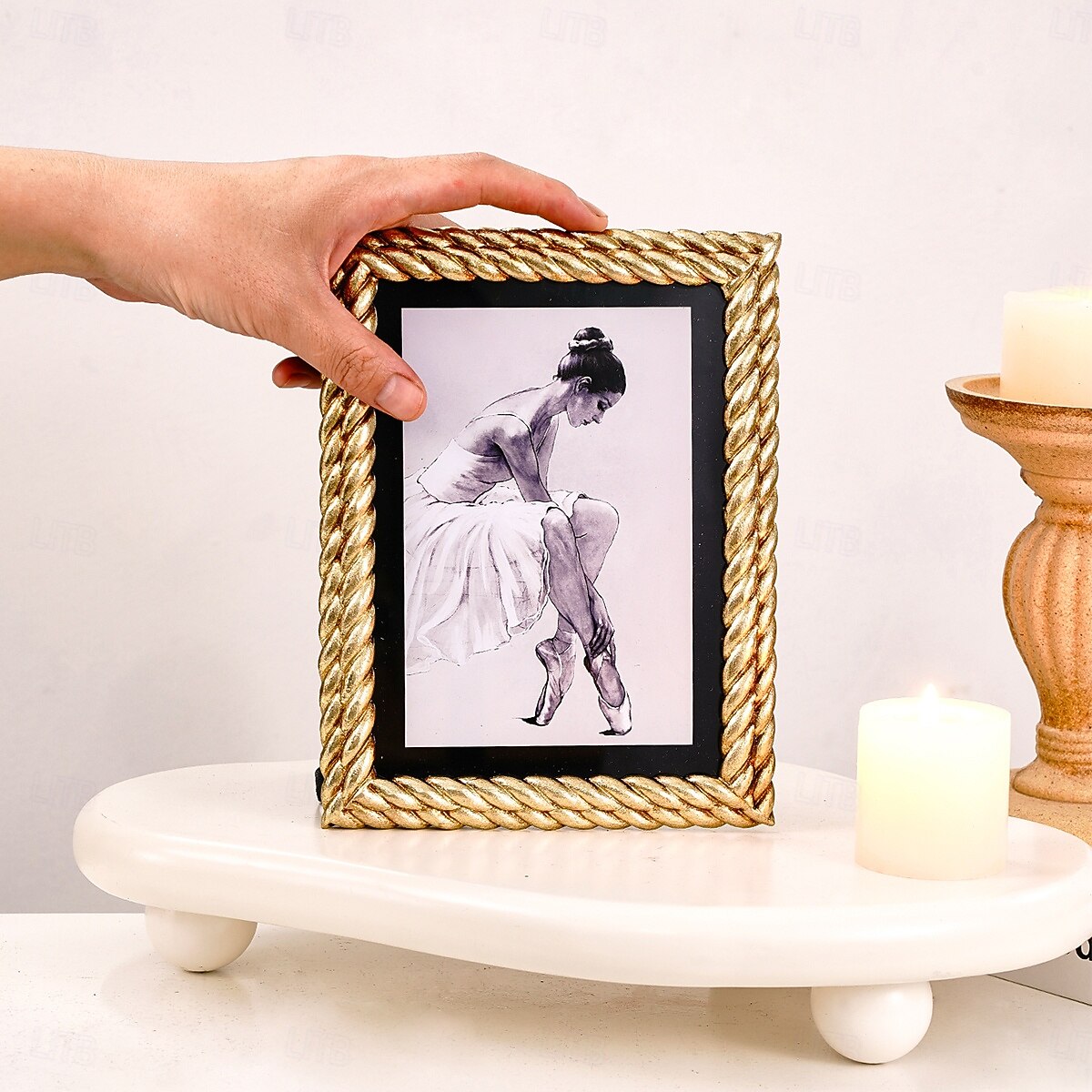 cadre photo décoratif floral 3D doré, cadre ovale de 5,7 pouces &Cadre rectangulaire 4x6 pouces, cadre photo de table en résine, affichage horizontal et vertical pour la décoration intérieure et les de 2025 ? $12.59 –P14