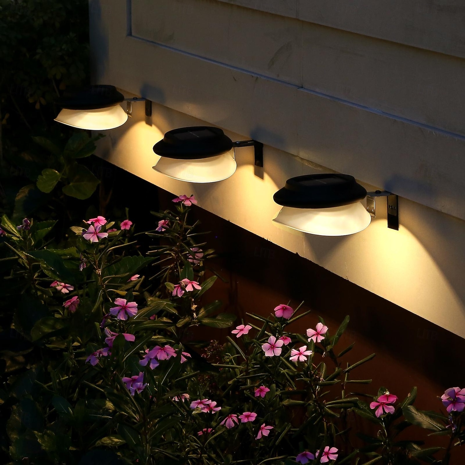 2/4 Pcs LED Solar Street Lights Outdoor Wall Lights Fence Lights 9LEDs Home Garden Outdoor Courtyard Fence Wall Decoration LED Waterproof Wall Light Garage Porch Yard Lighting 2026 - $37.99 –P7