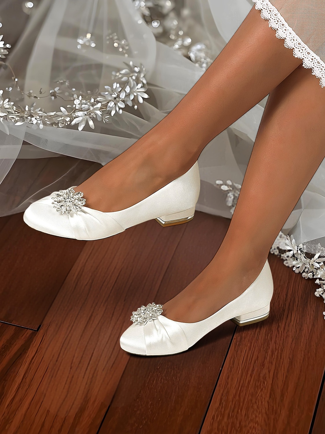 Mulheres Sapatos De Casamento Casamento Sapatilhas de casamento Cristais Sem Salto Ponta Redonda Moda Cetim Mocassim Prata Preto Branco de 2026 por $69.99 –P1