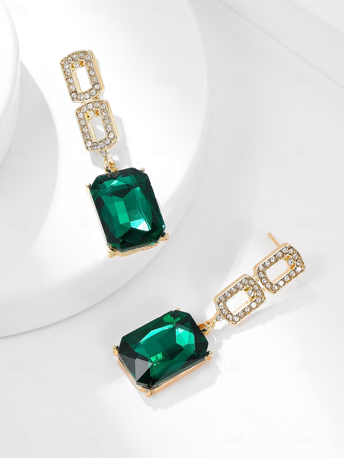 Femme Emeraude Zircon Boucles d'Oreille Géométrique Espérer Béni mode simple Des boucles d'oreilles Bijoux Vert Pour Carnaval Fête scolaire 1 paire de 2025 ? $10.49 –P3