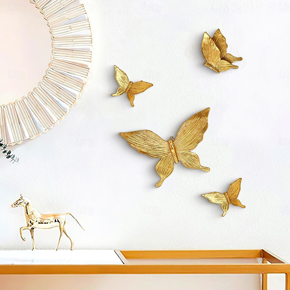 Decoração de parede de borboleta dourada 4 peças, ornamento pendurado em resina abs feito à mão, arte de parede de borboleta 3d elegante para sala de estar, quarto, escritório, loja, celebração, de 2025 por $24.99 –P1