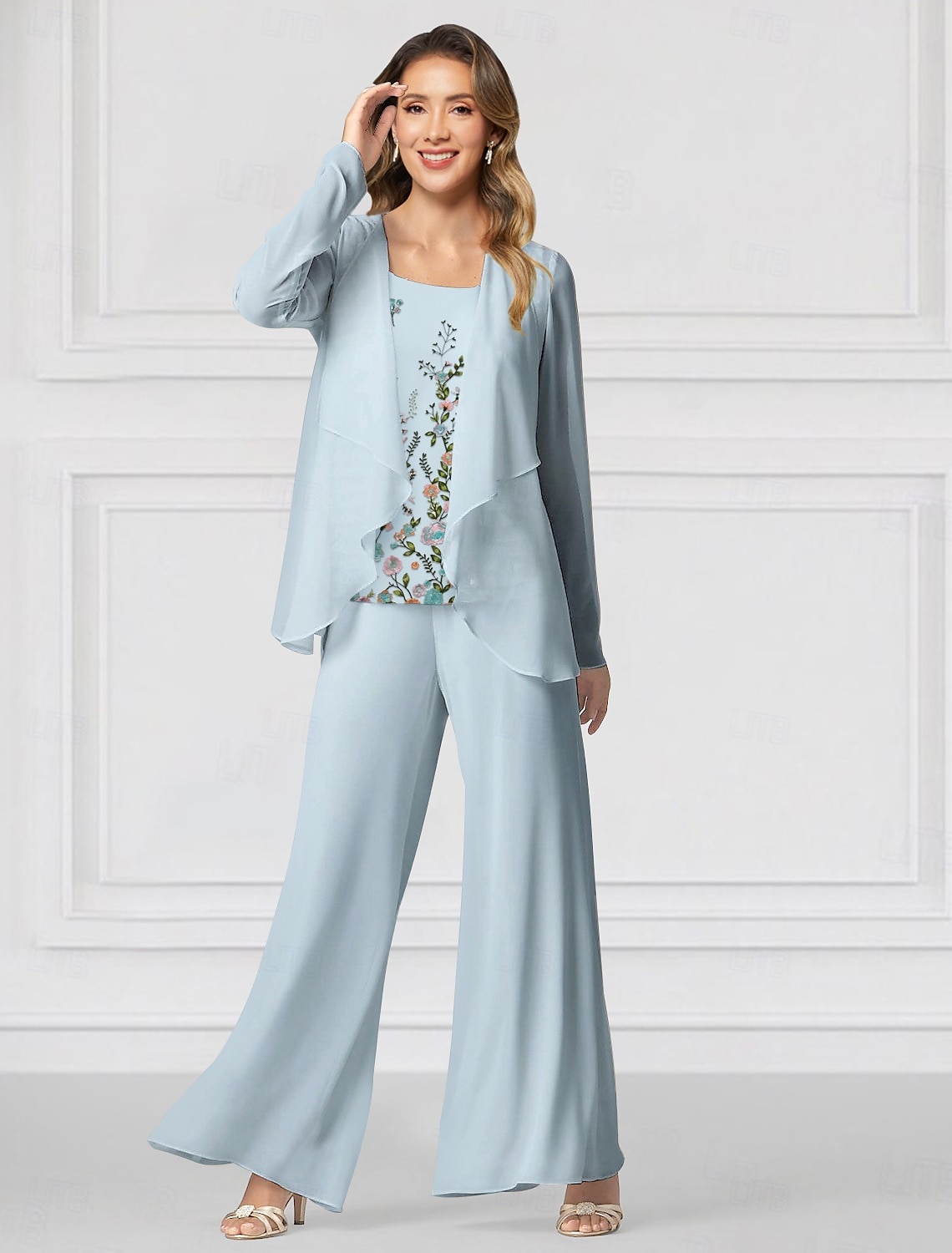 Completo Pantaloni Floreali Blu Rosa 3 Pezzi Madre della Sposa Ospite di Matrimonio Elegante Scollo Gioiello Lunghezza Fino al Pavimento Chiffon Maniche Lunghe Cappotto Incluso con Ruches in Pizzo del 2025 a $119.99 –P1