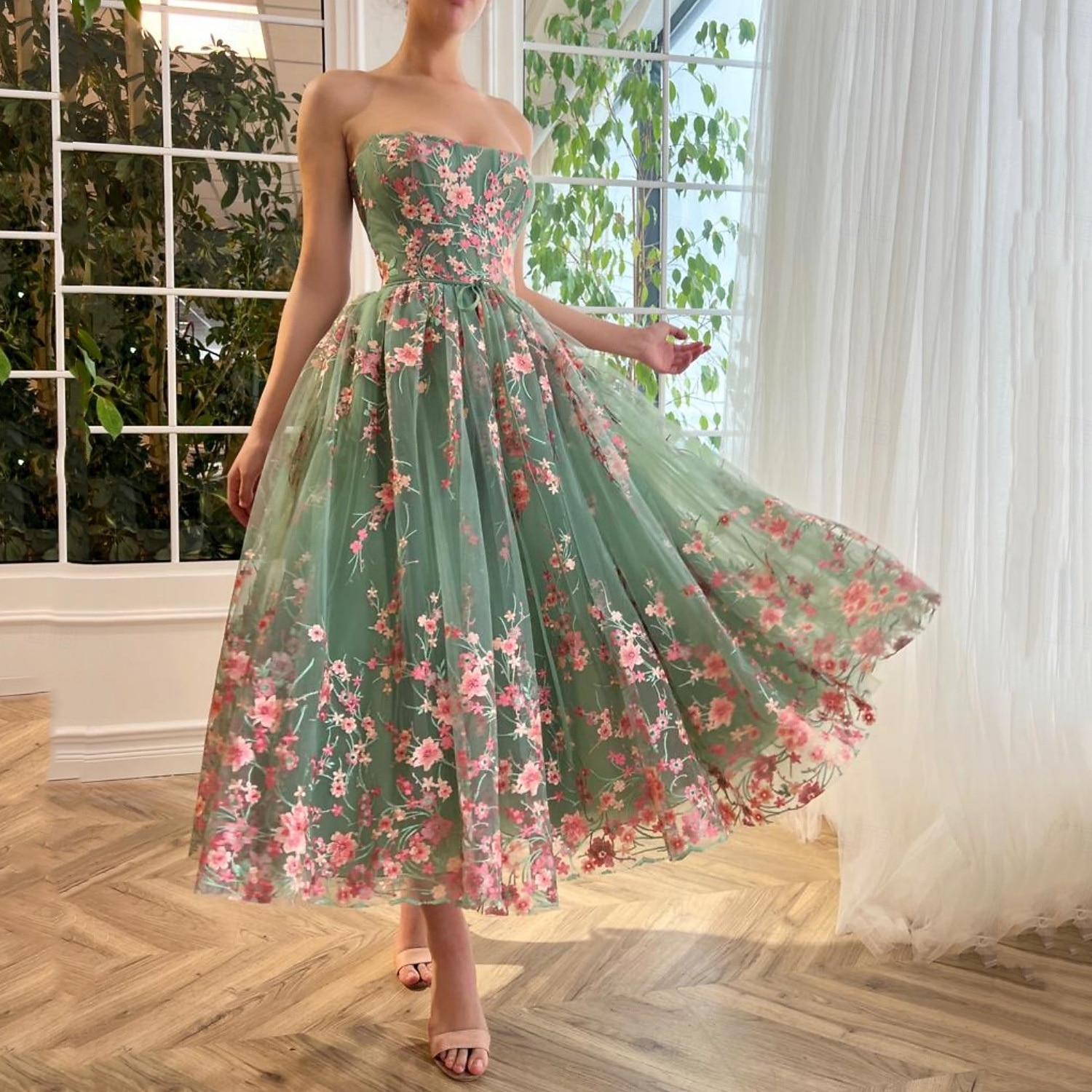 Abiti da cocktail a linea ad A abito elegante invitata matrimonio feste in satin a maniche lunghe con scollo a V e appliqué in pizzo floreale del 2025 a $129.99 –P2