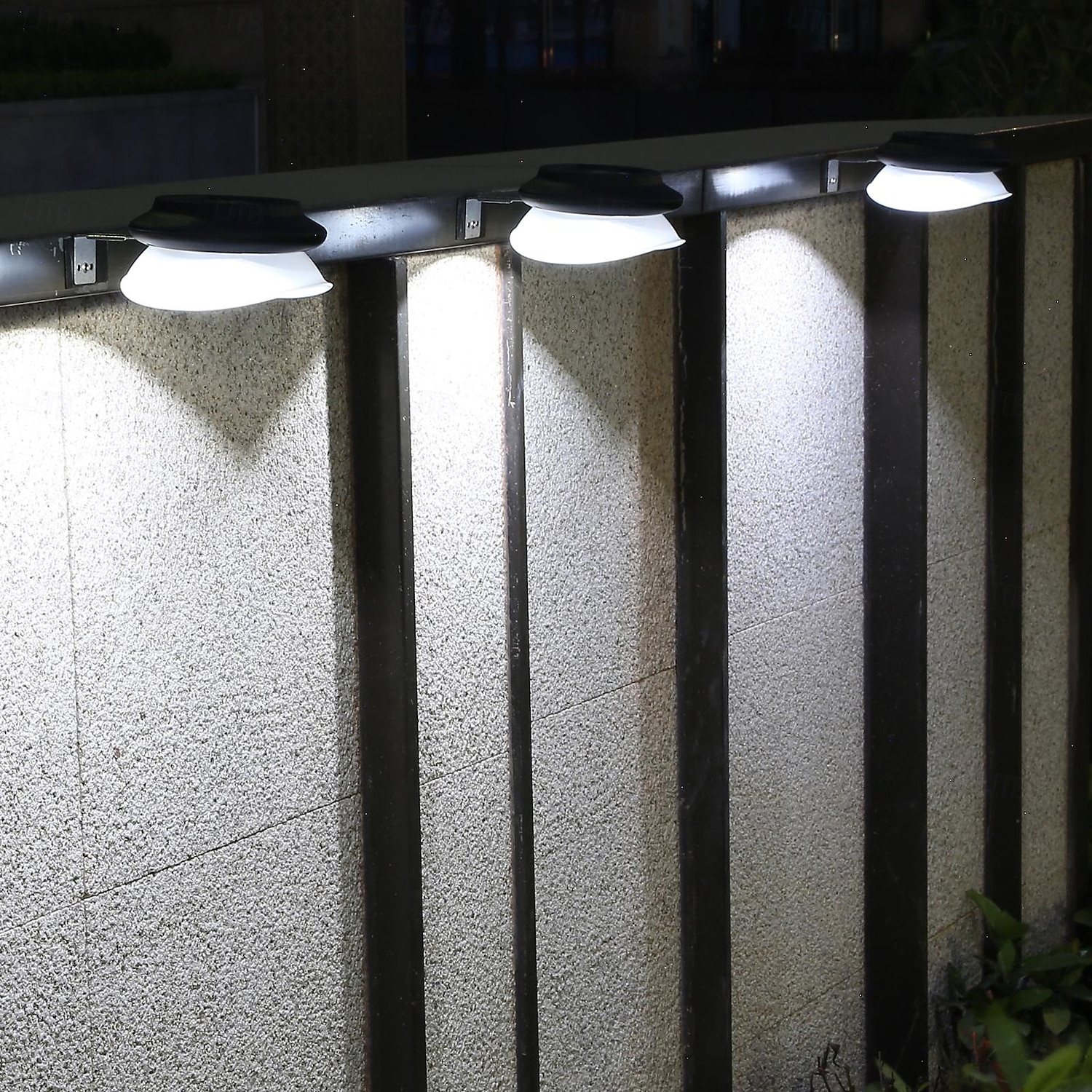 2/4 Pcs LED Solar Street Lights Outdoor Wall Lights Fence Lights 9LEDs Home Garden Outdoor Courtyard Fence Wall Decoration LED Waterproof Wall Light Garage Porch Yard Lighting 2026 - $37.99 –P9