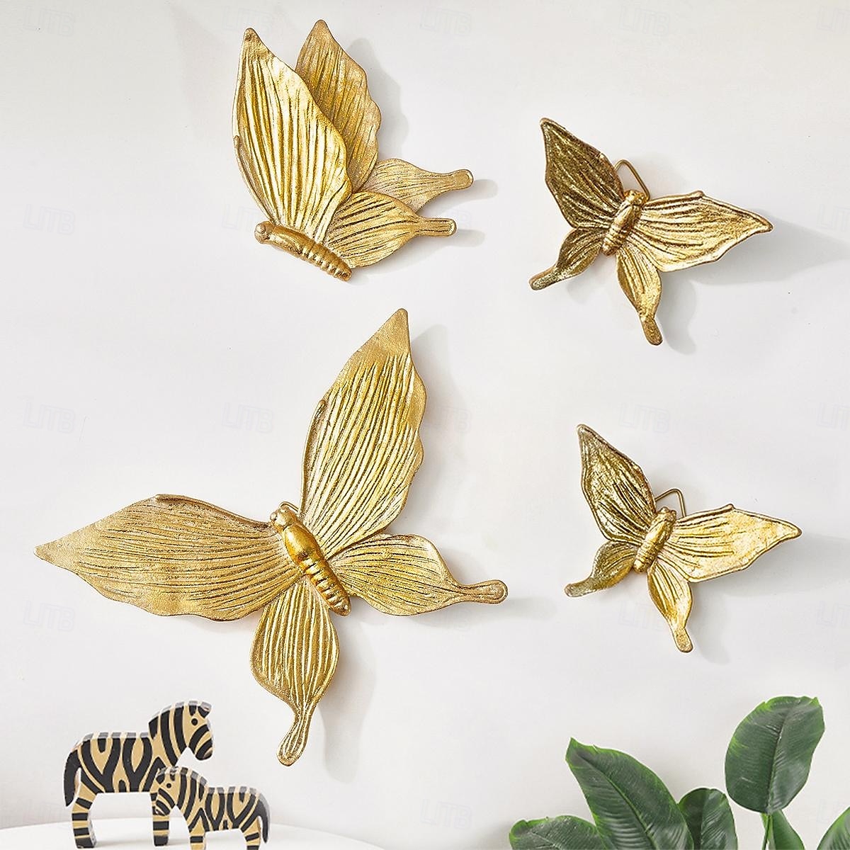 Decoração de parede de borboleta dourada 4 peças, ornamento pendurado em resina abs feito à mão, arte de parede de borboleta 3d elegante para sala de estar, quarto, escritório, loja, celebração, de 2025 por $24.99 –P6