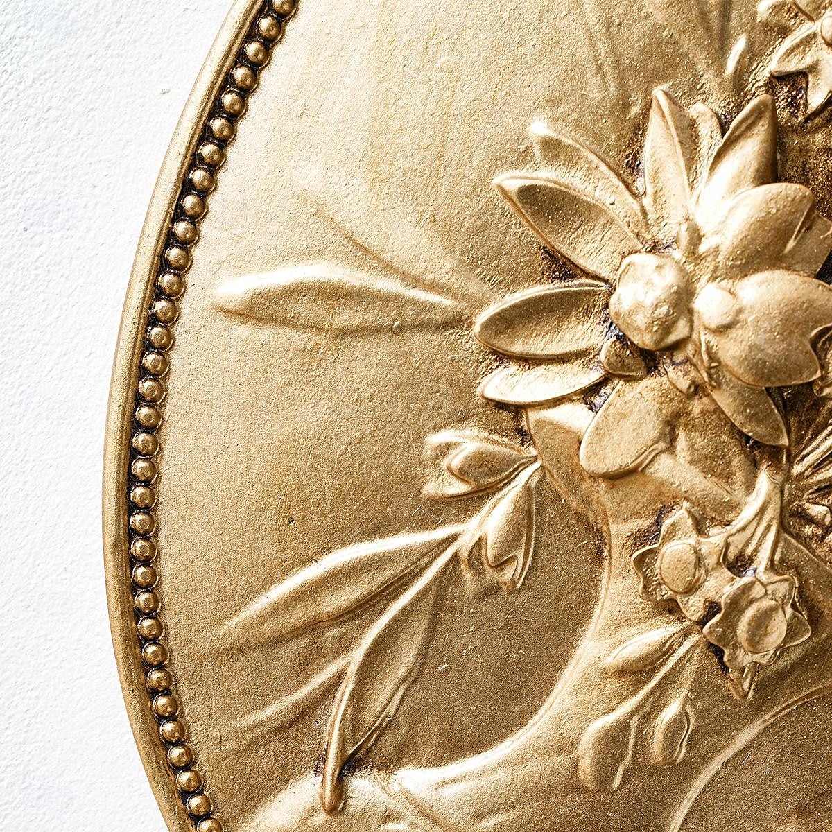 decoração de parede esculpida em baixo-relevo oval dourado vintage, decoração de parede de resina pintada à mão para casa, estilo retrô europeu, ideal para decoração de casa, hotel e adereços de de 2025 por $25.99 –P11