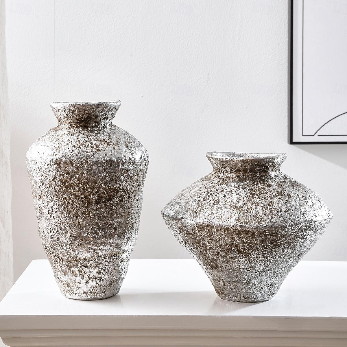 مزهرية زخرفية مستوحاة من الجرار الخزفية العتيقة – مزهرية زهور عتيقة من الراتينج باللون الذهبي/الفضي، مصنوعة يدويًا للمنزل &قطعة ديكور للحفلات 2025 - $16.99 –P8