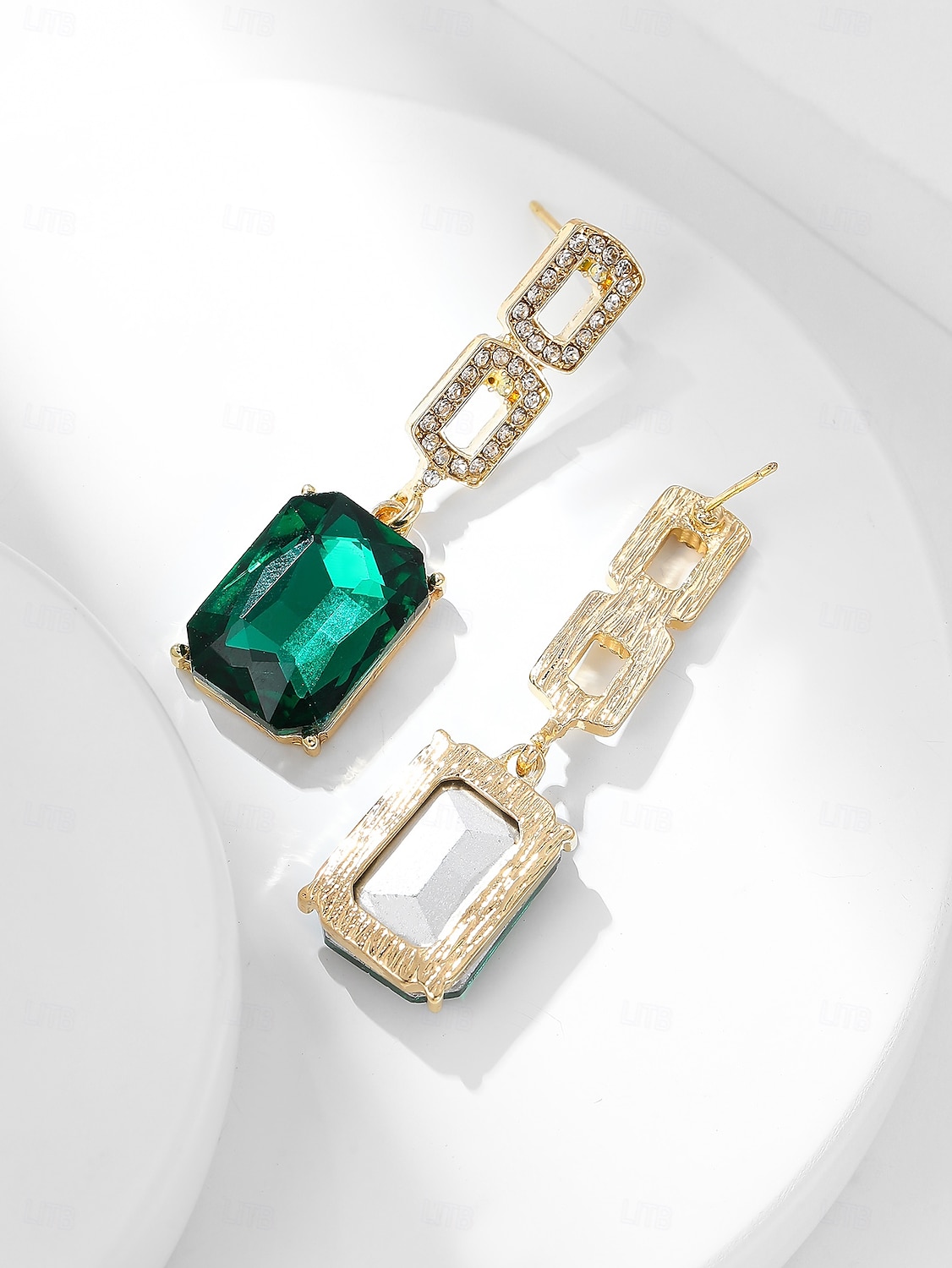 Femme Emeraude Zircon Boucles d'Oreille Géométrique Espérer Béni mode simple Des boucles d'oreilles Bijoux Vert Pour Carnaval Fête scolaire 1 paire de 2025 ? $10.49 –P4