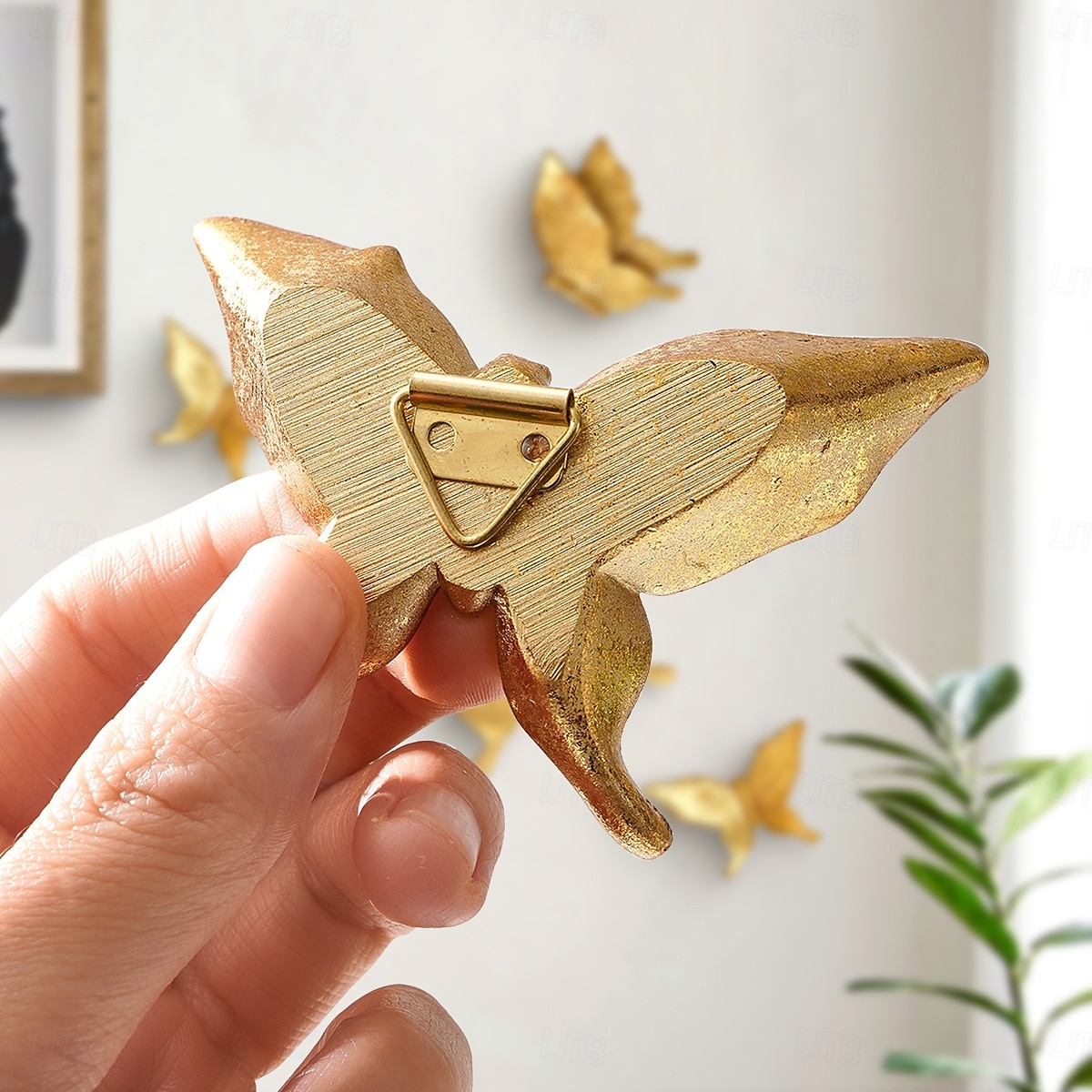 Decoração de parede de borboleta dourada 4 peças, ornamento pendurado em resina abs feito à mão, arte de parede de borboleta 3d elegante para sala de estar, quarto, escritório, loja, celebração, de 2025 por $24.99 –P11