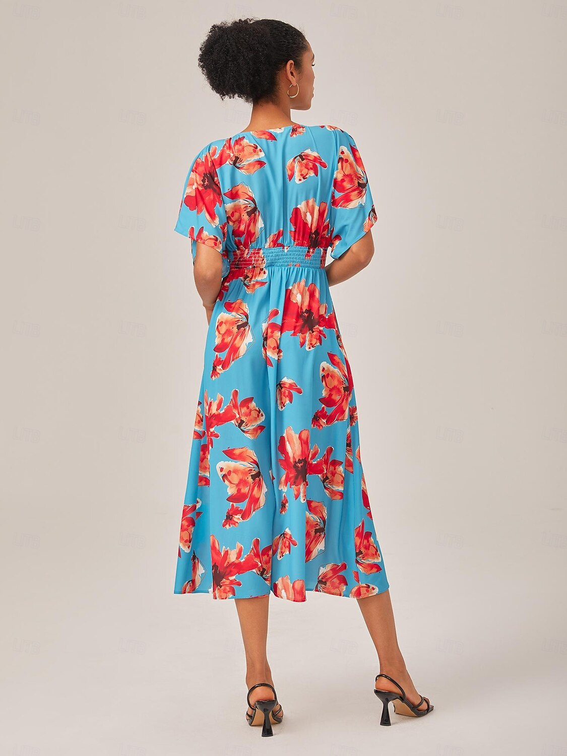 robe midi élégante à fleurs bleues et col en V pour l'été de 2025 ? $15.99 –P8