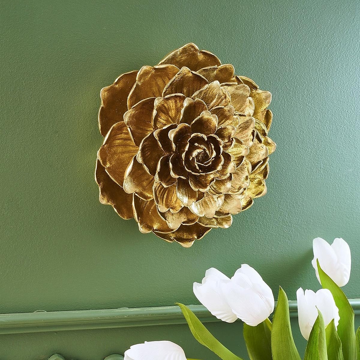 Decorazione da parete a forma di fiore a 8 strati, decorazione da parete in resina dorata vintage, ornamento artigianale fatto a mano per la decorazione di pareti di case e negozi del 2025 a $25.99 –P4