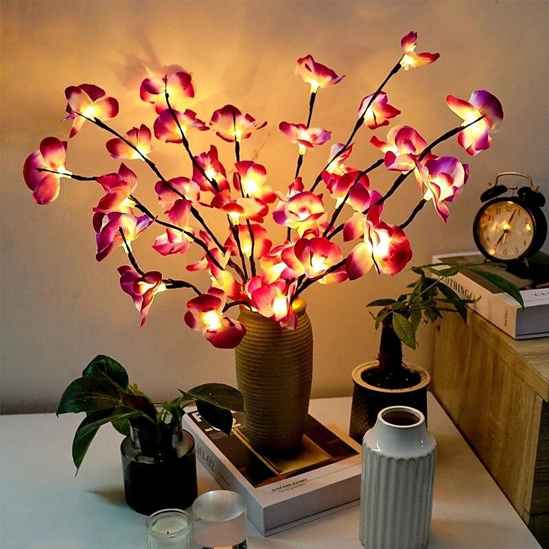 1 veilleuse LED décorative en forme d'orchidée papillon violette avec 20 perles lumineuses émettant des branches pour décoration d'intérieur, festival, mariage, maison, boîte à piles AA de 2025 ? $9.99 –P1