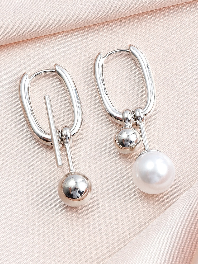 chique asymmetrische creolen voor dames met parel- en metalen bolversieringen - modern en elegant, geschikt voor modieuze vrouwen om te dragen voor dagelijkse en avondgelegenheden 2025 - $7.99 –P4