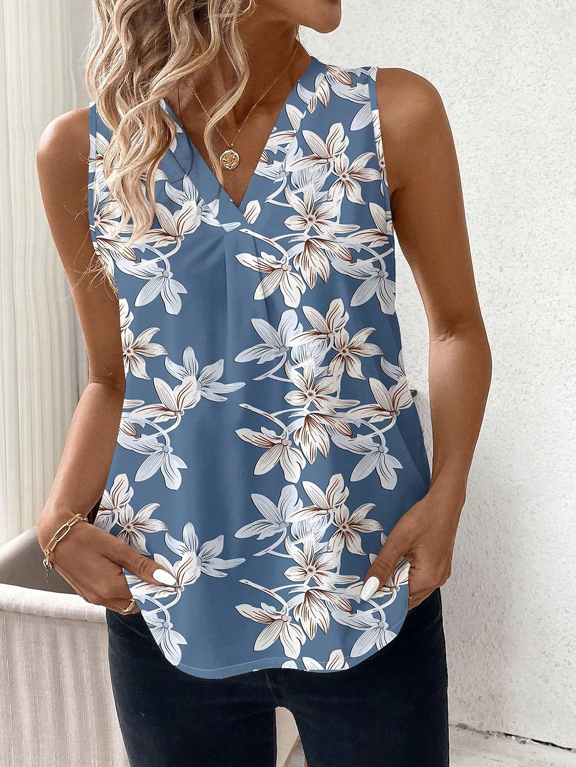 Canotta da donna floreale grafica elegante casual senza maniche colletto a V top regolari abbigliamento da giorno stampa nera bianca rosa blu estate del 2025 a $21.99 –P5