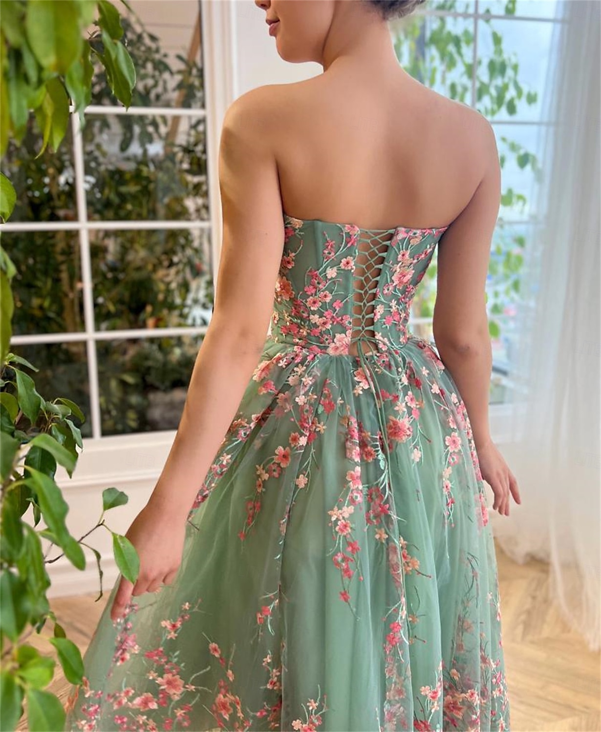 Abiti da cocktail a linea ad A abito elegante invitata matrimonio feste in satin a maniche lunghe con scollo a V e appliqué in pizzo floreale del 2025 a $129.99 –P3