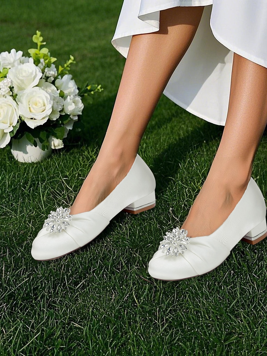 Mulheres Sapatos De Casamento Casamento Sapatilhas de casamento Cristais Sem Salto Ponta Redonda Moda Cetim Mocassim Prata Preto Branco de 2026 por $69.99 –P2