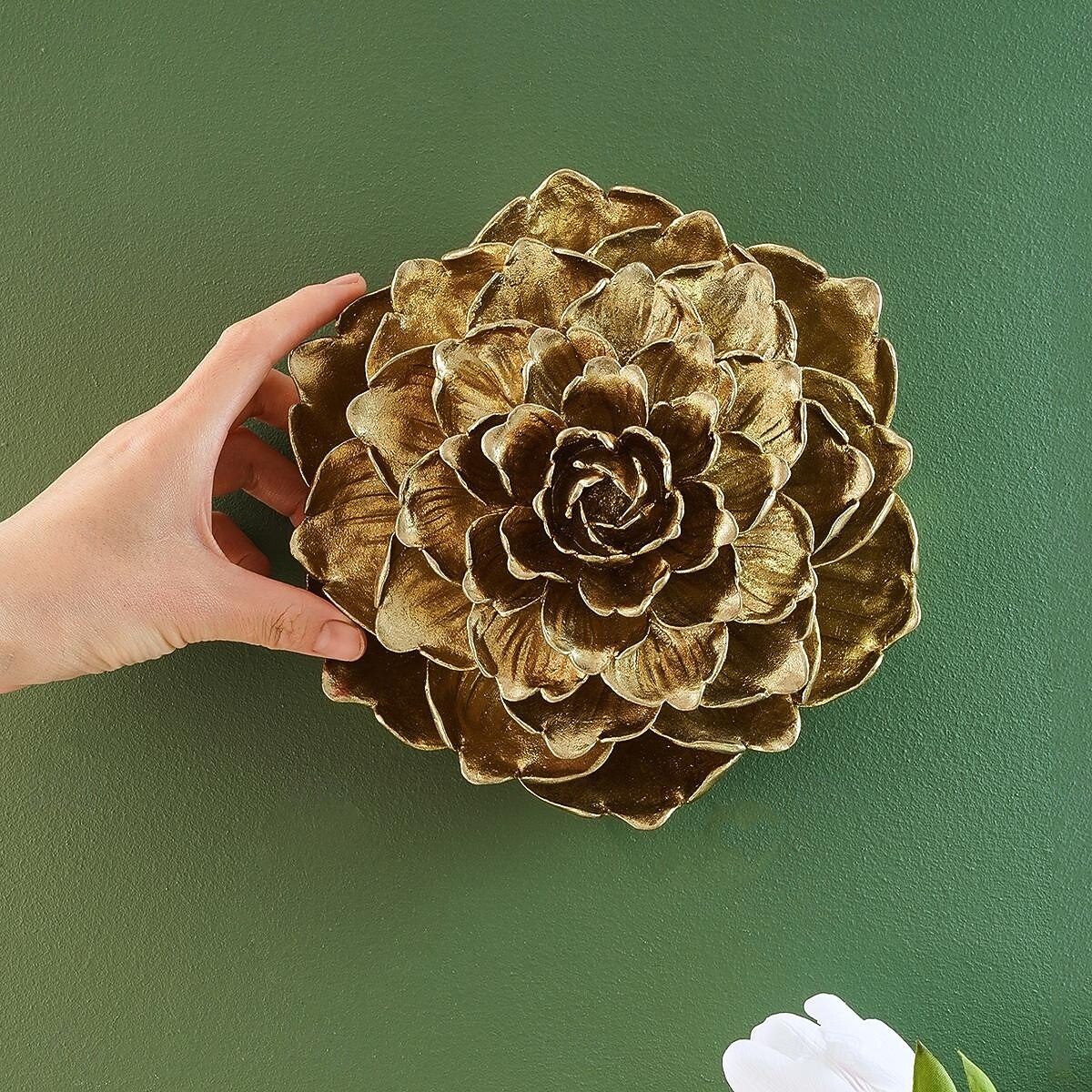 Decorazione da parete a forma di fiore a 8 strati, decorazione da parete in resina dorata vintage, ornamento artigianale fatto a mano per la decorazione di pareti di case e negozi del 2025 a $25.99 –P5