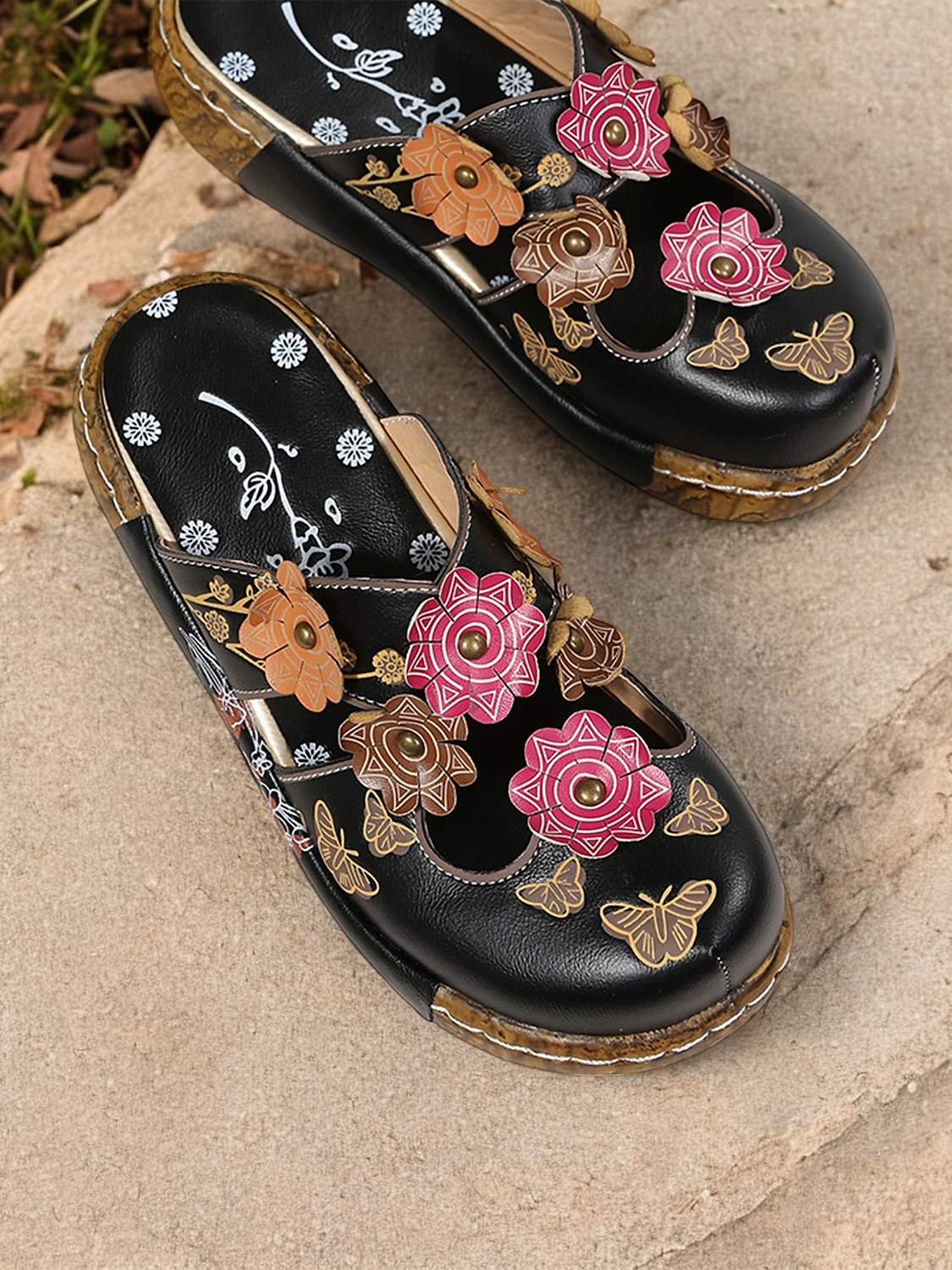 Damen-Clogs aus geblümtem Leder – handgefertigte Slip-On-Pantoletten mit Keilabsatz und Cut-out-Design im Bohème-Stil für Freizeitkleidung und Komfort im Freien 2025 - $32.99 –P1